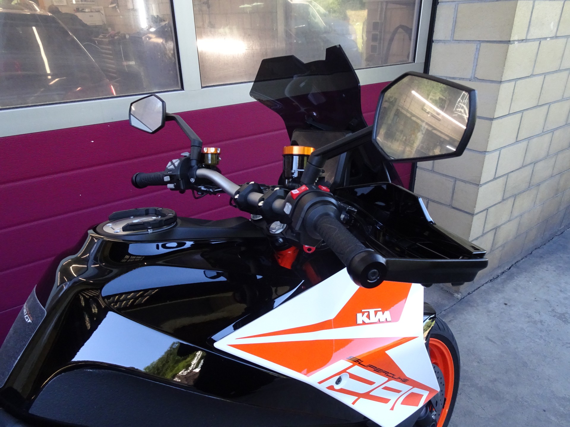KTM 1290 Super Duke GT-image-4