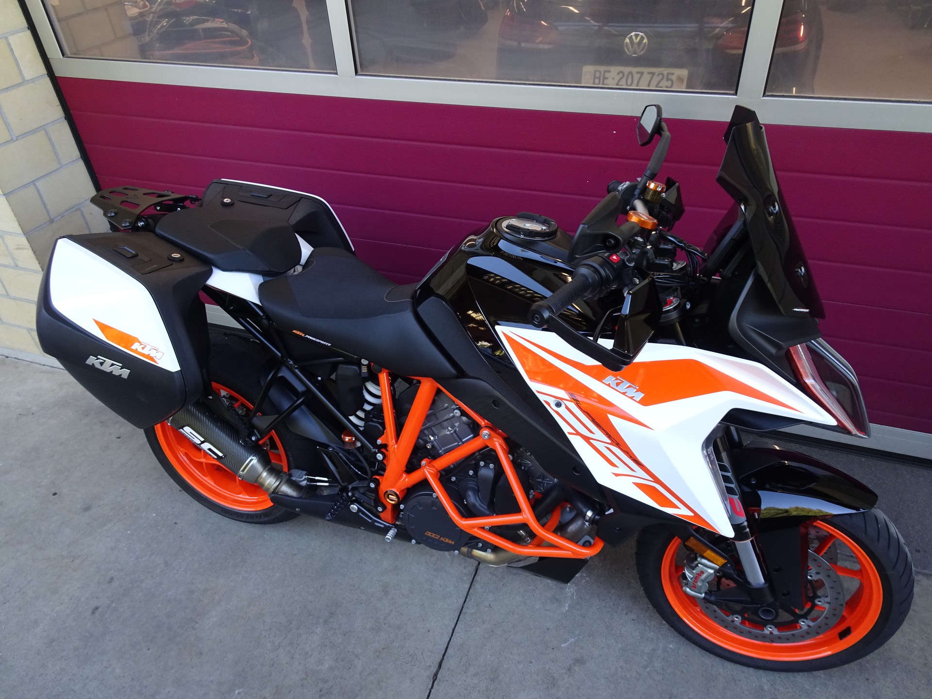 KTM 1290 Super Duke GT-image-15
