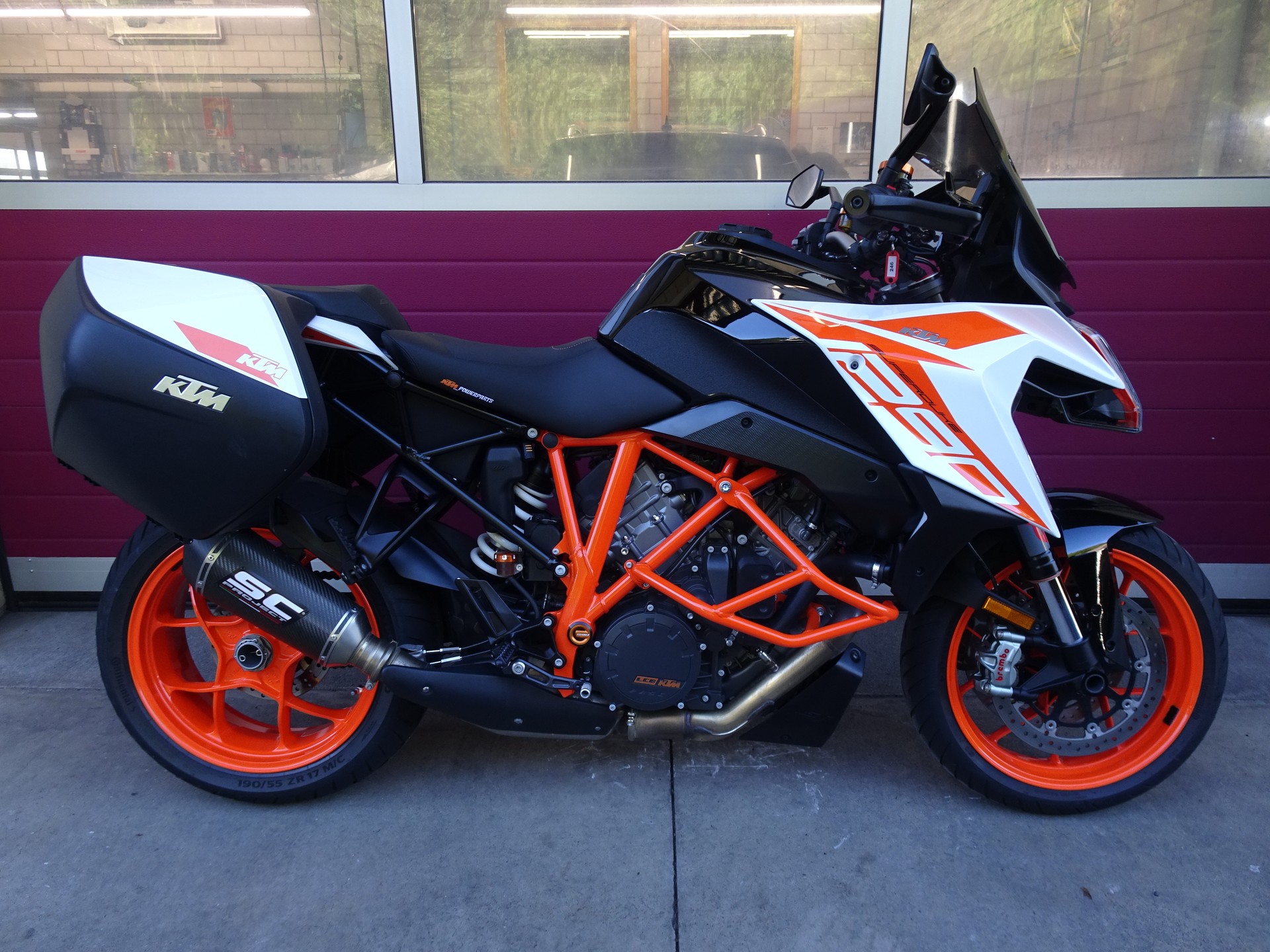 KTM 1290 Super Duke GT