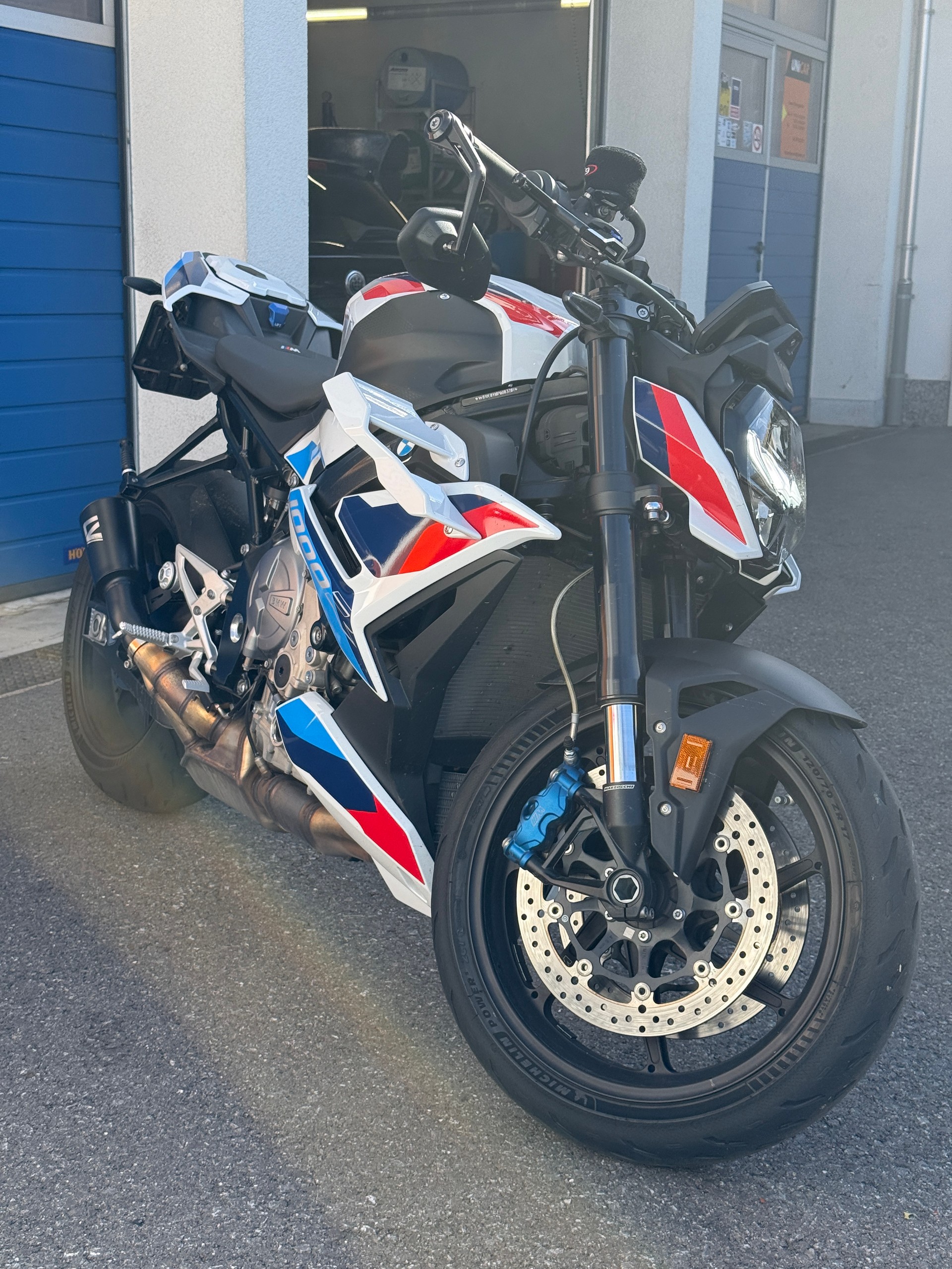 BMW M 1000 R-image-1