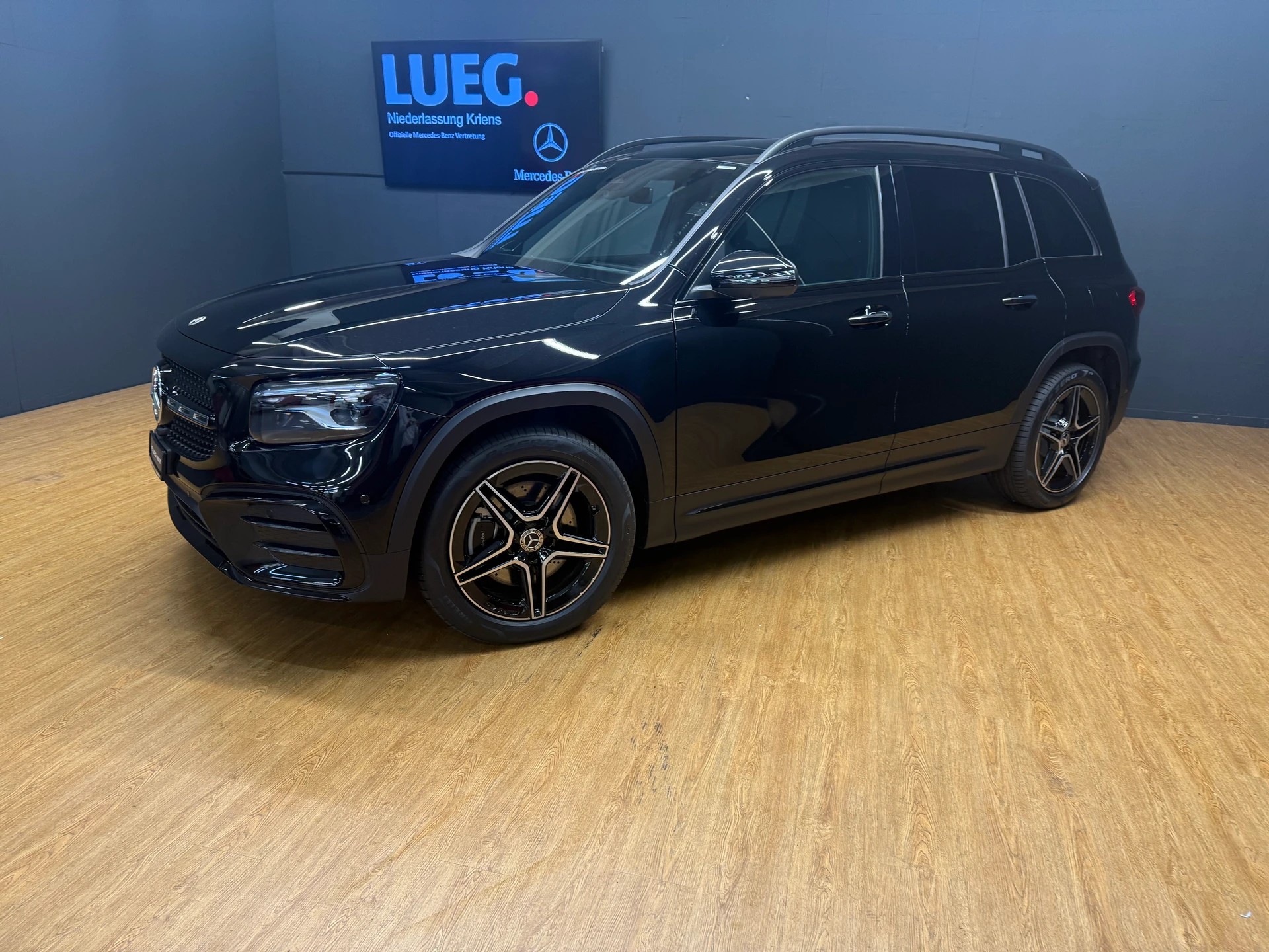 MERCEDES-BENZ GLB 220 d 4M - AMG / DISTRONIC / 360 Grad Kamera / Head-Up Display-showroom-element-1