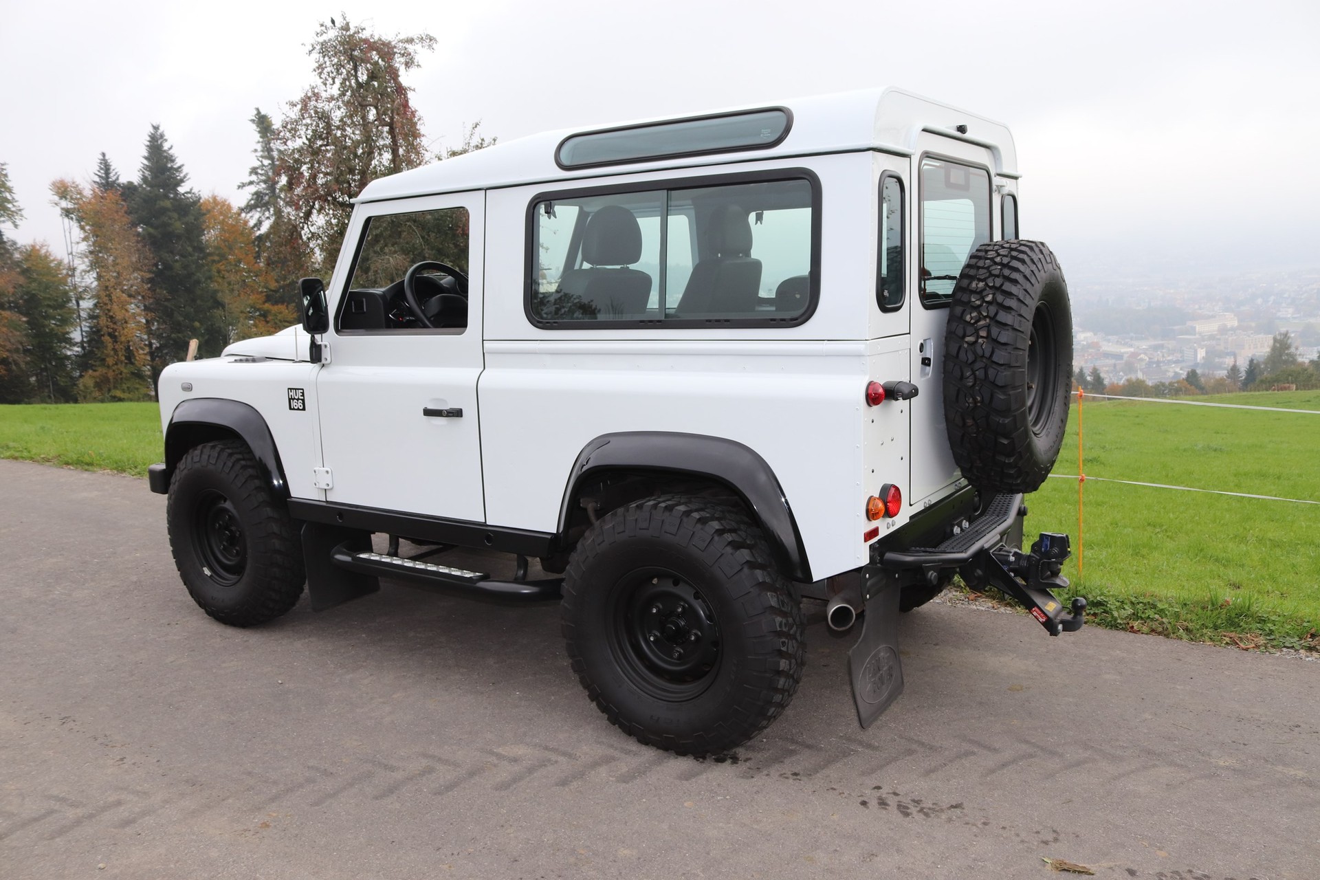 LAND ROVER Defender 90 2.2 TD4 Station Wagon SE-image-1