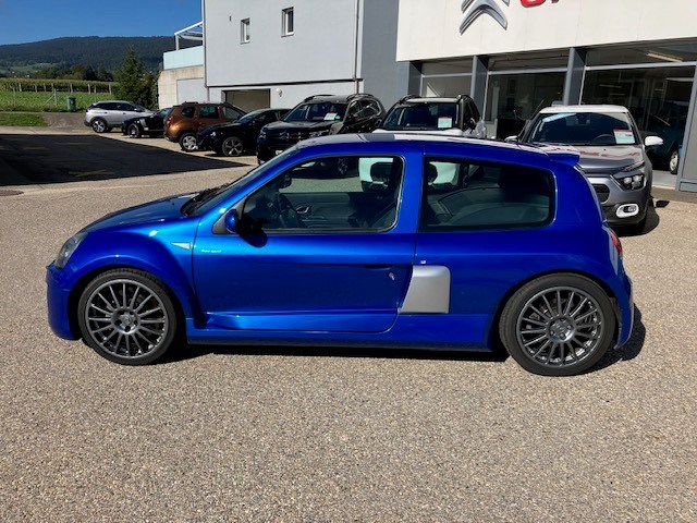 RENAULT Clio 3.0 Sport V6-showroom-element-1