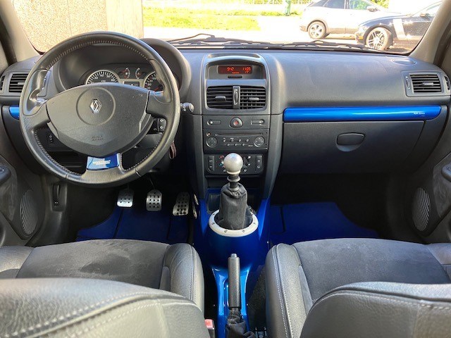 RENAULT Clio 3.0 Sport V6-image-11