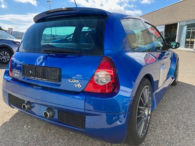 RENAULT Clio 3.0 Sport V6-image-4