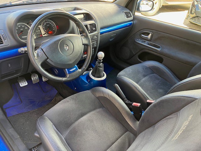 RENAULT Clio 3.0 Sport V6-image-7