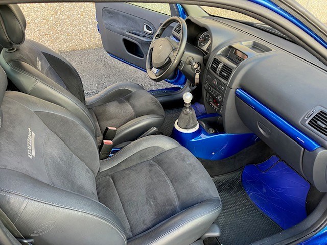 RENAULT Clio 3.0 Sport V6-image-8