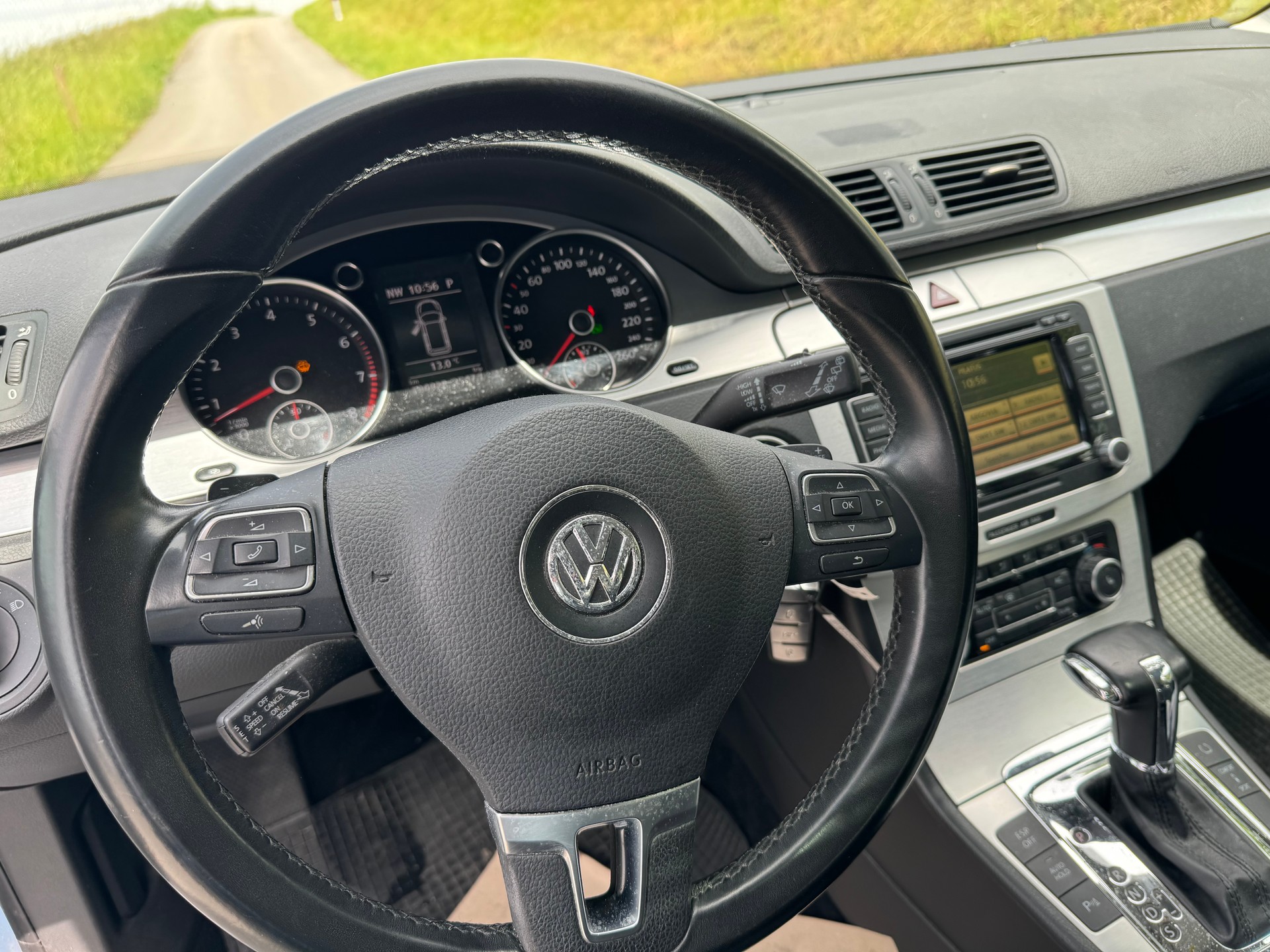 VW Passat Variant 3.2 V6 FSI Premium 4Motion-image-5