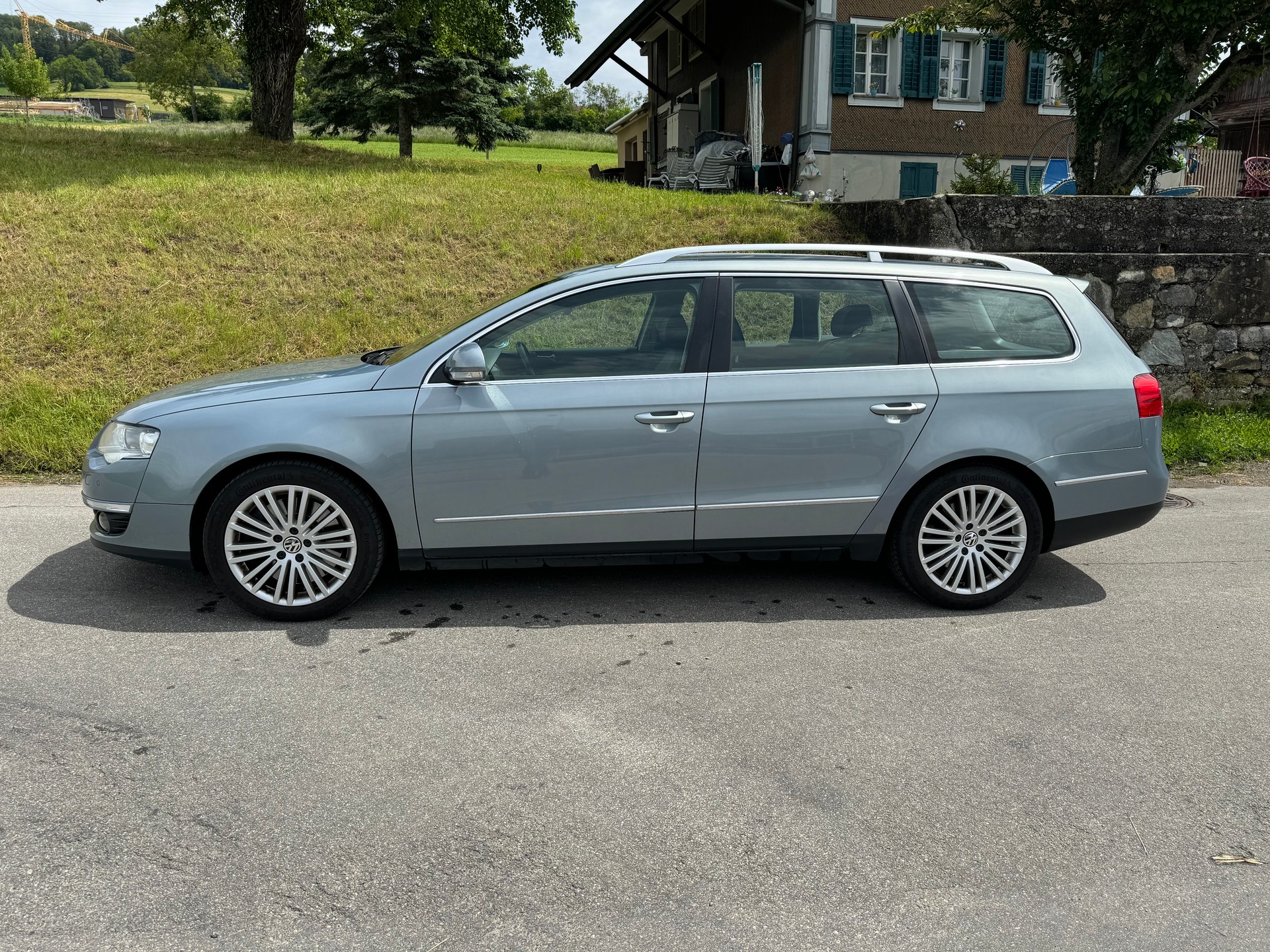 VW Passat Variant 3.2 V6 FSI Premium 4Motion-image-2