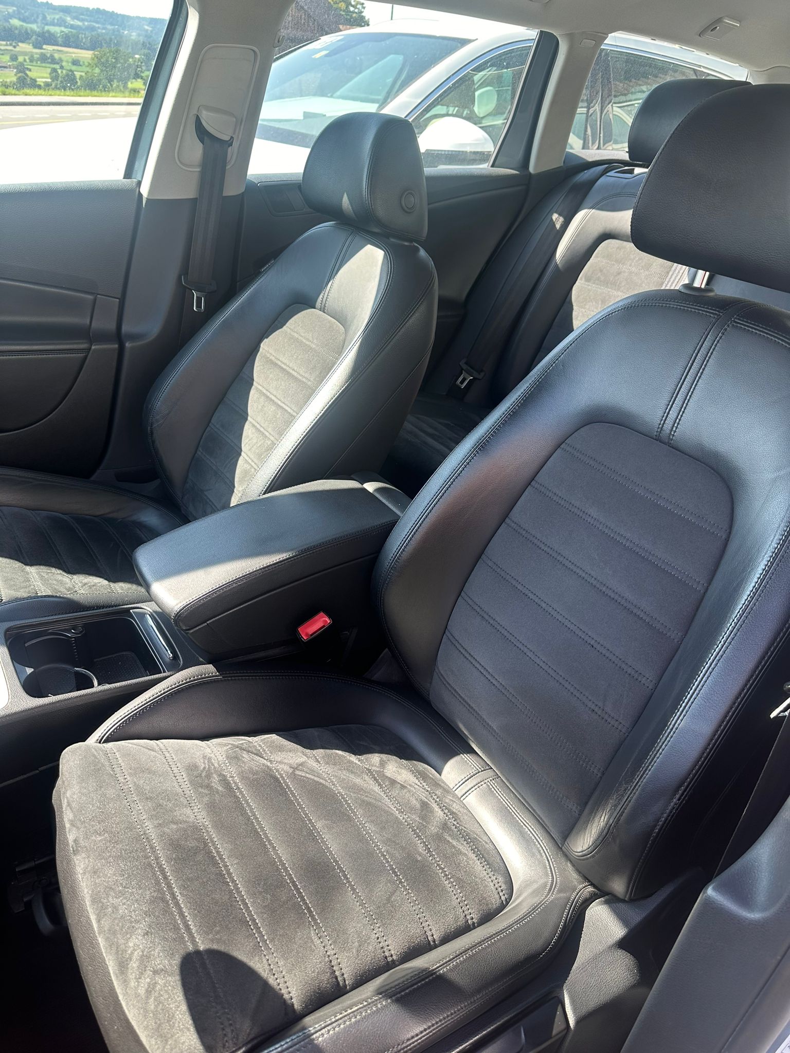 VW Passat Variant 3.2 V6 FSI Premium 4Motion-image-7
