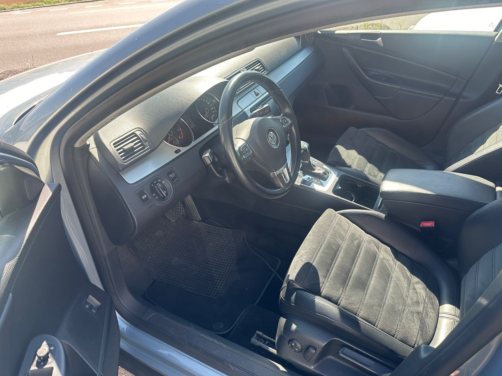 VW Passat Variant 3.2 V6 FSI Premium 4Motion-image-8