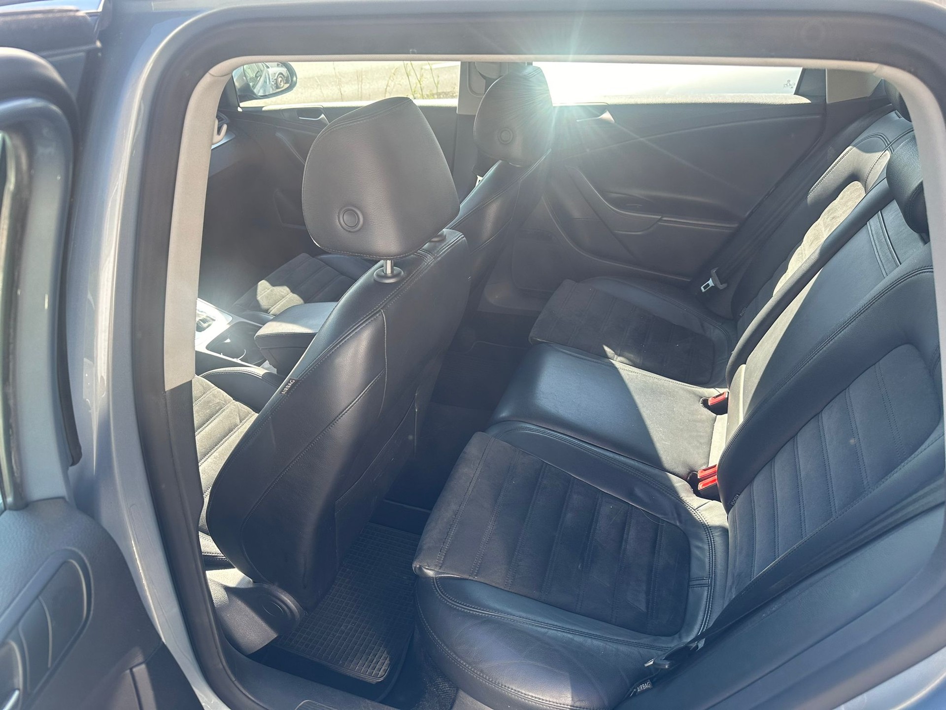 VW Passat Variant 3.2 V6 FSI Premium 4Motion-image-9