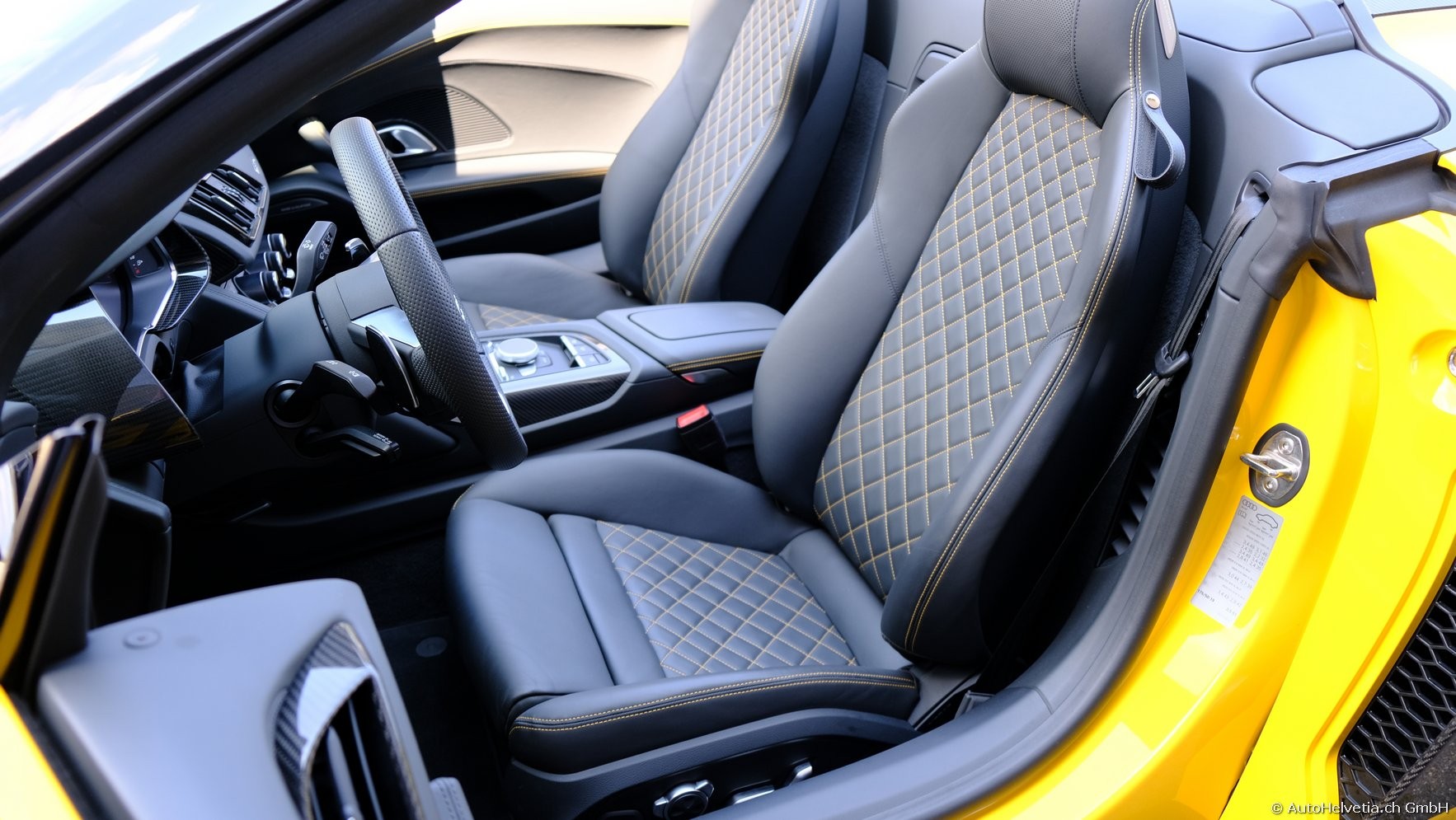 AUDI R8 Spyder performance S-Tronic-image-12