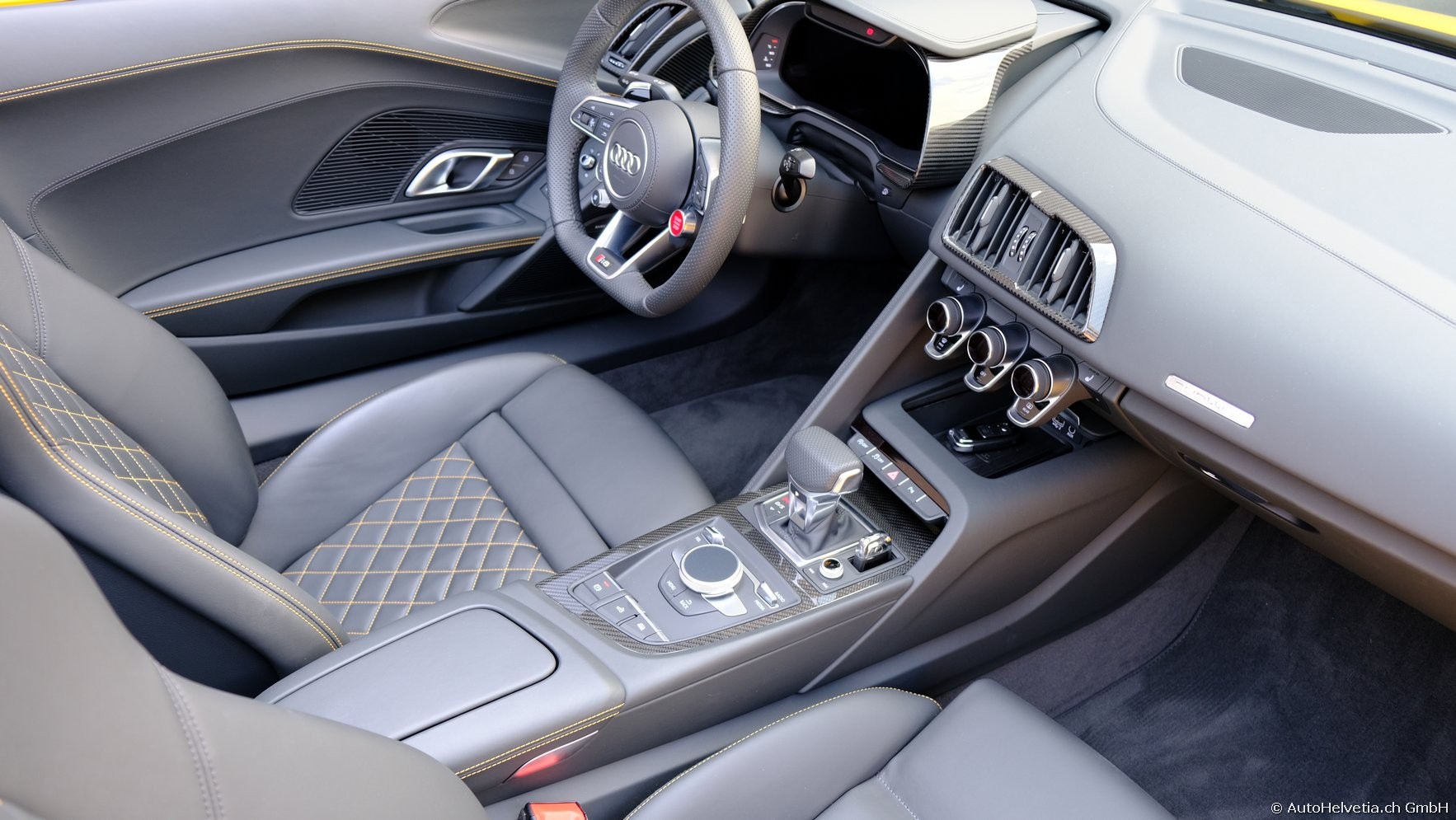 AUDI R8 Spyder performance S-Tronic-image-14