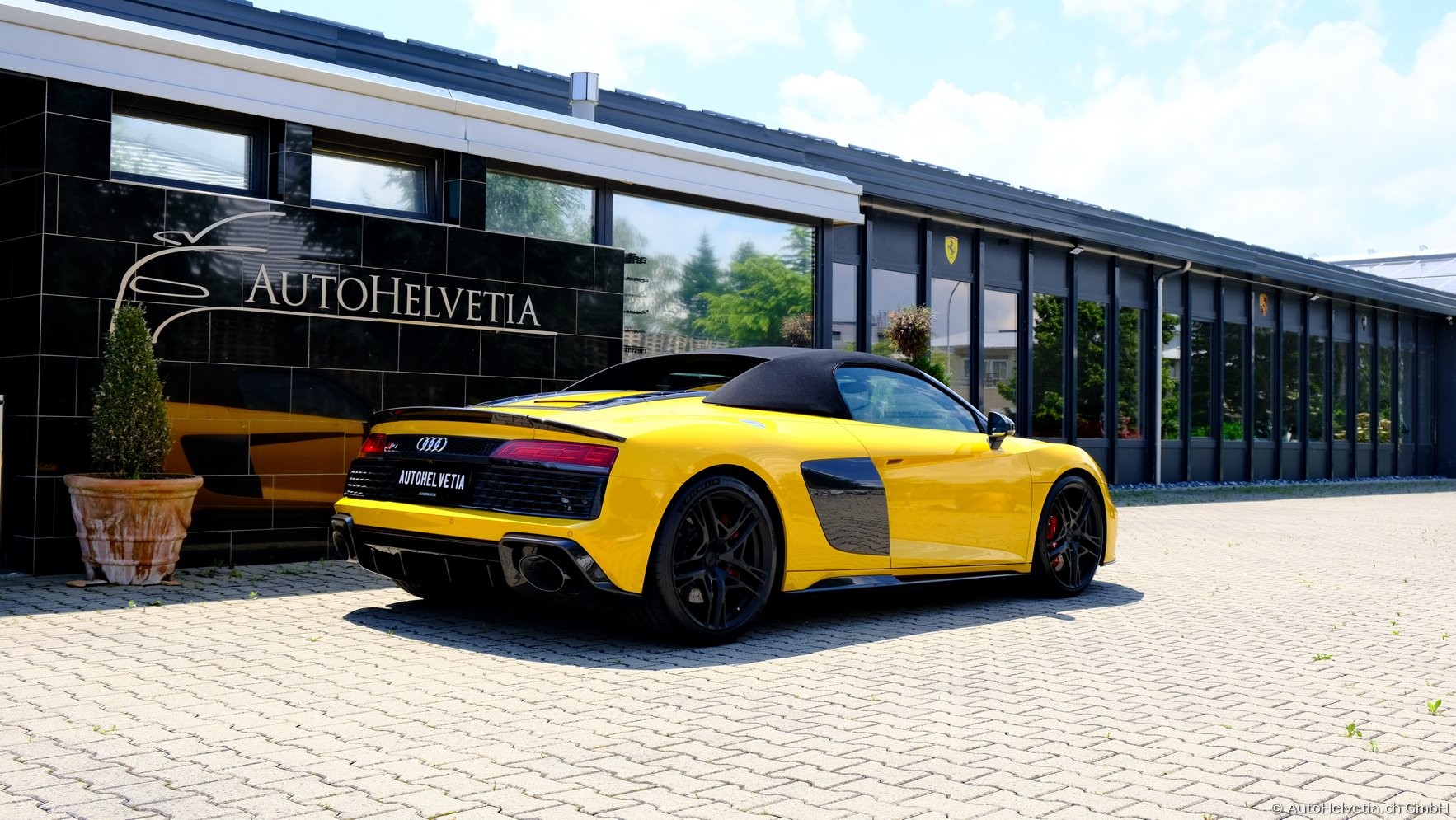 AUDI R8 Spyder performance S-Tronic-image-4