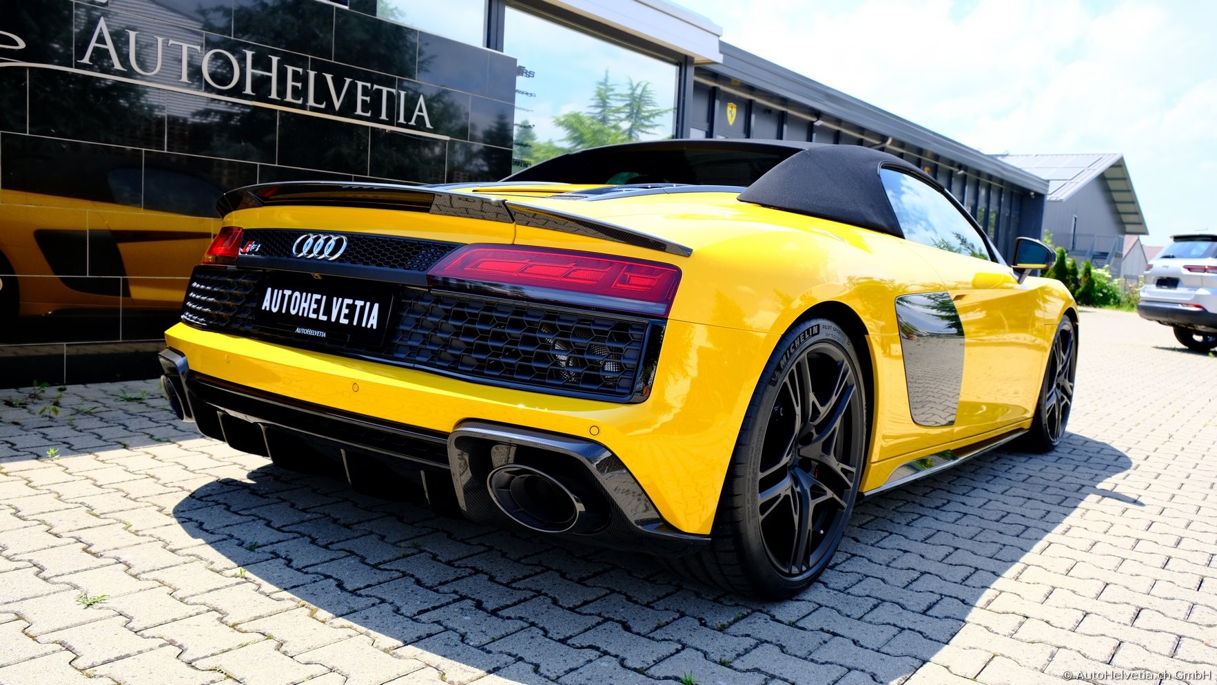 AUDI R8 Spyder performance S-Tronic-image-5