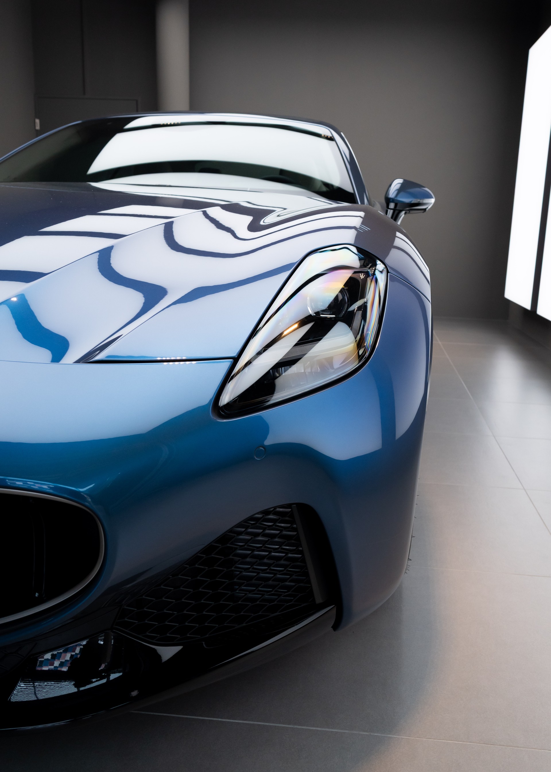 MASERATI GranCabrio Modena - Azzurro Astro Glossy - FUORISERIE - 2.99% Leasing-showroom-element-3