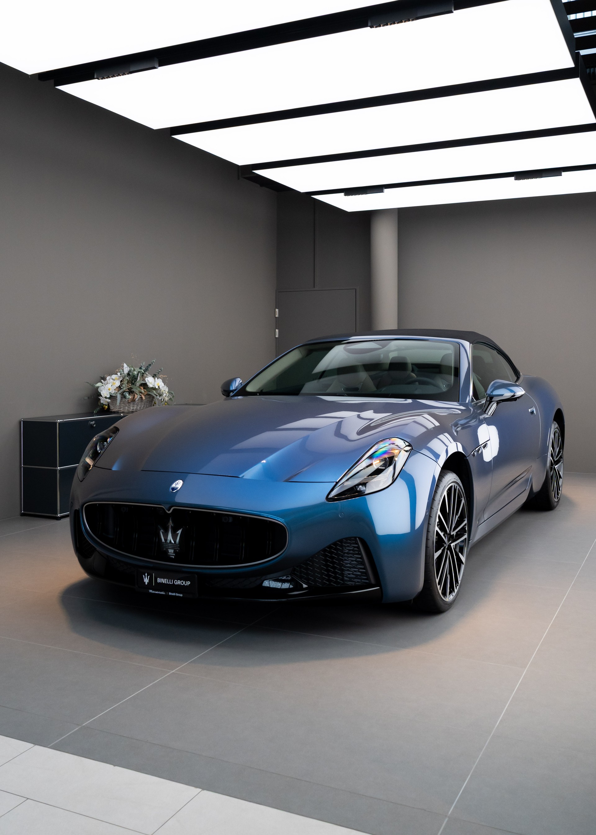 MASERATI GranCabrio Modena - Azzurro Astro Glossy - FUORISERIE - 2.99% Leasing-showroom-element-2