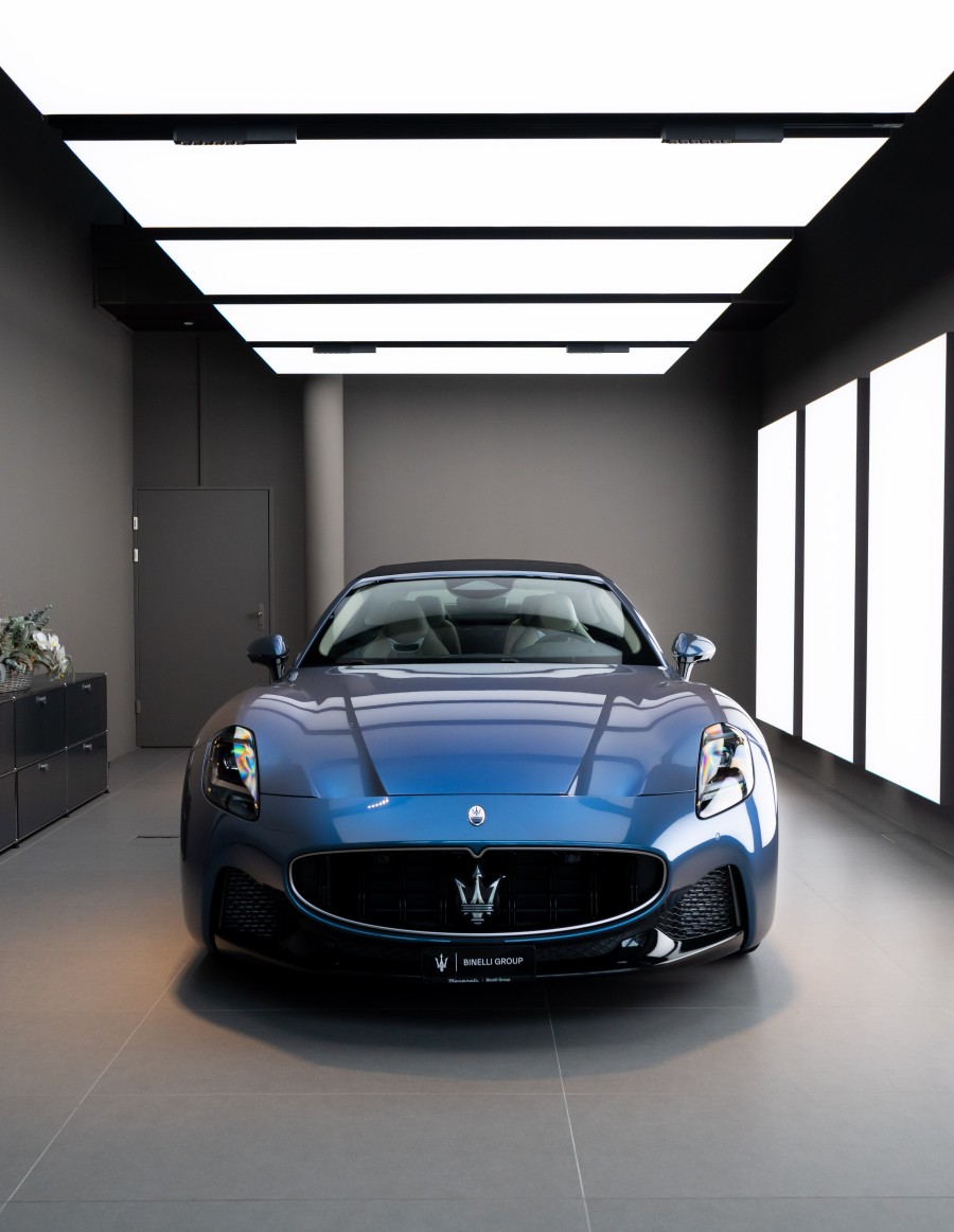 MASERATI GranCabrio Modena - Azzurro Astro Glossy - FUORISERIE - 2.99% Leasing-showroom-element-1