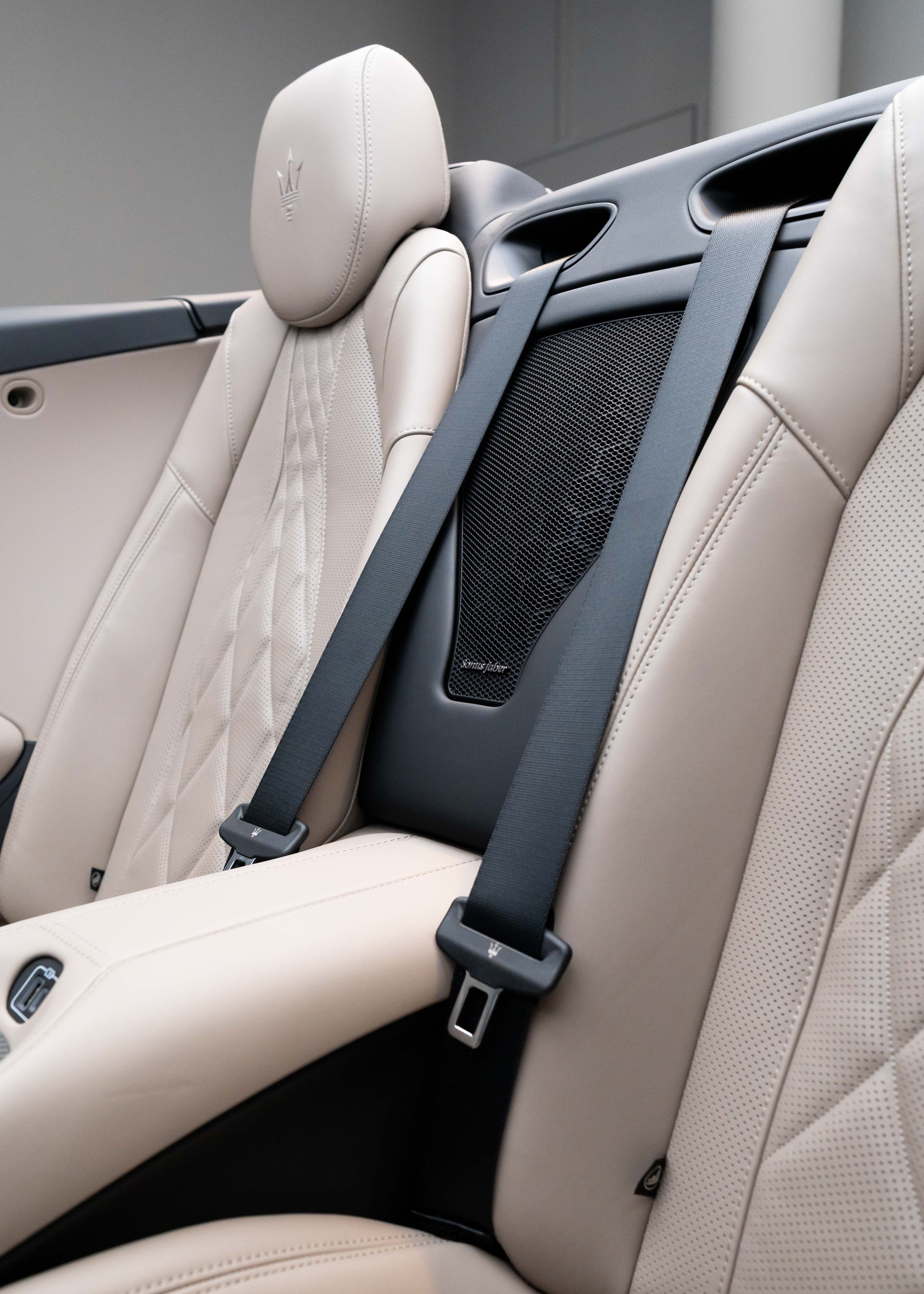 MASERATI GranCabrio Modena - Azzurro Astro Glossy - FUORISERIE - 2.99% Leasing-image-18