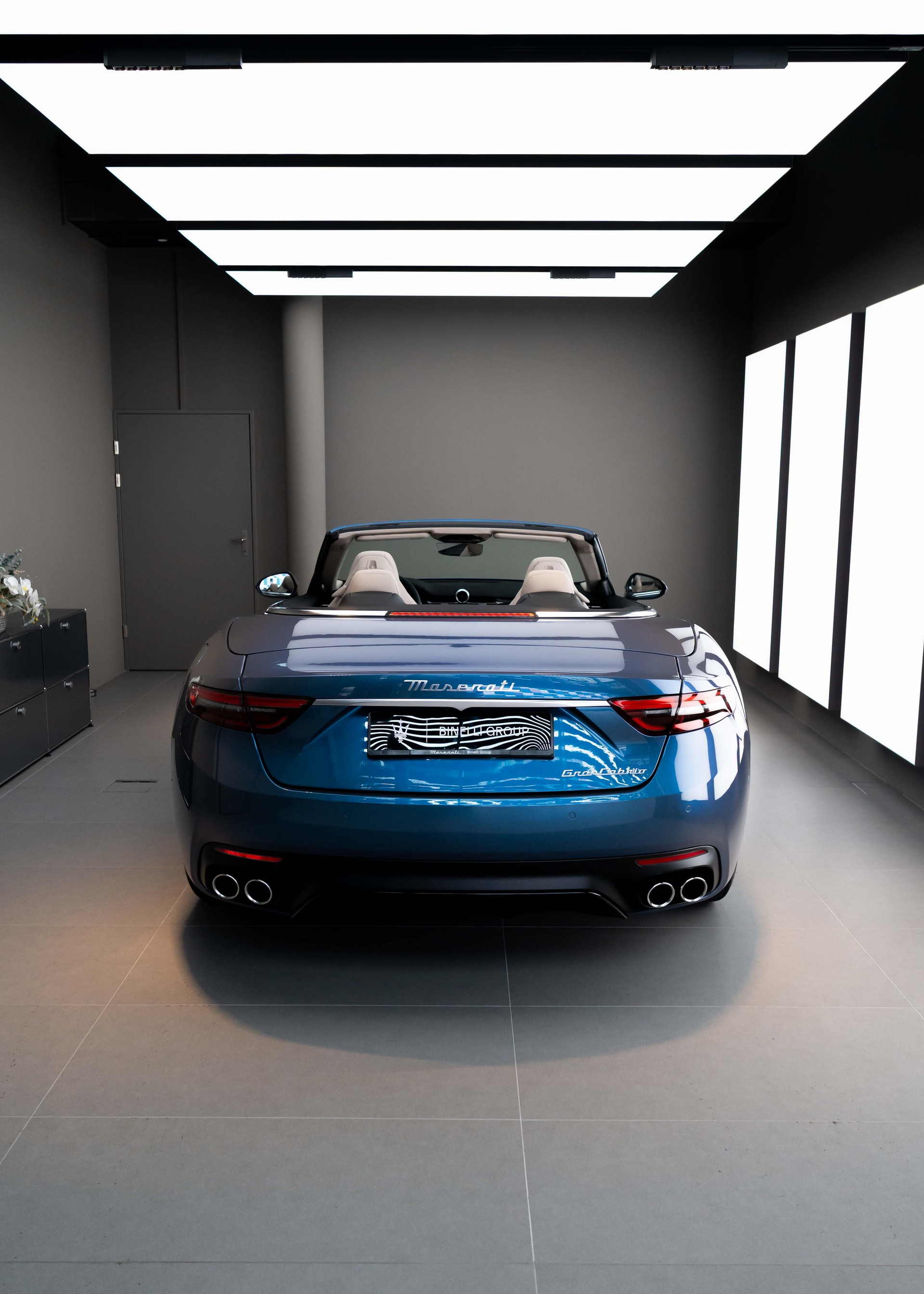 MASERATI GranCabrio Modena - Azzurro Astro Glossy - FUORISERIE - 2.99% Leasing-image-5