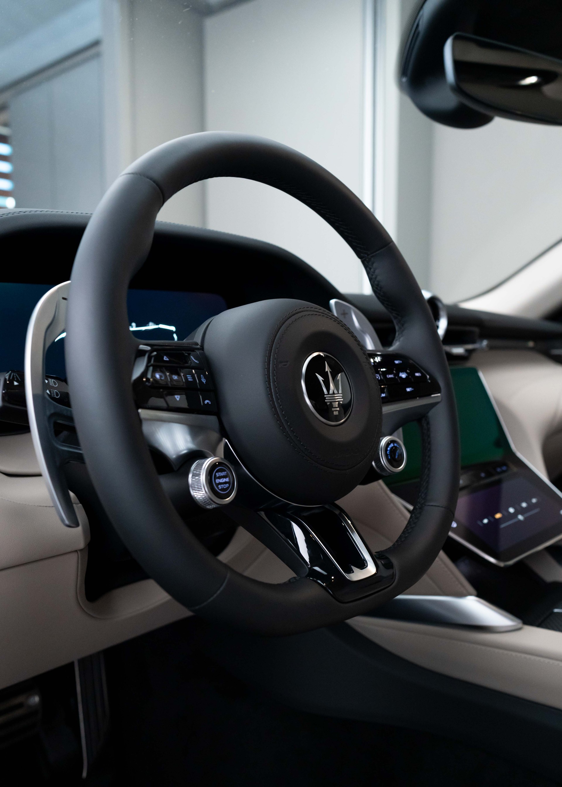 MASERATI GranCabrio Modena - Azzurro Astro Glossy - FUORISERIE - 2.99% Leasing-image-12