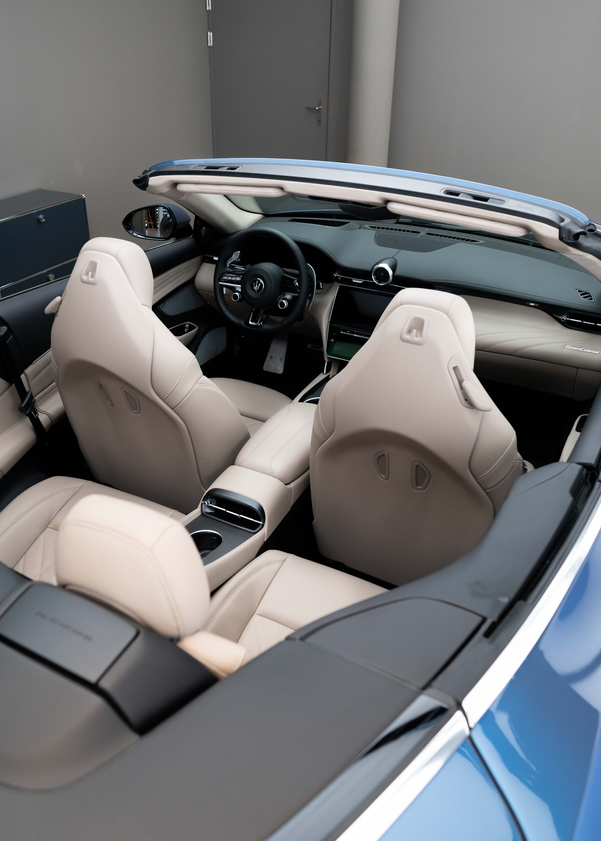 MASERATI GranCabrio Modena - Azzurro Astro Glossy - FUORISERIE - 2.99% Leasing-image-15