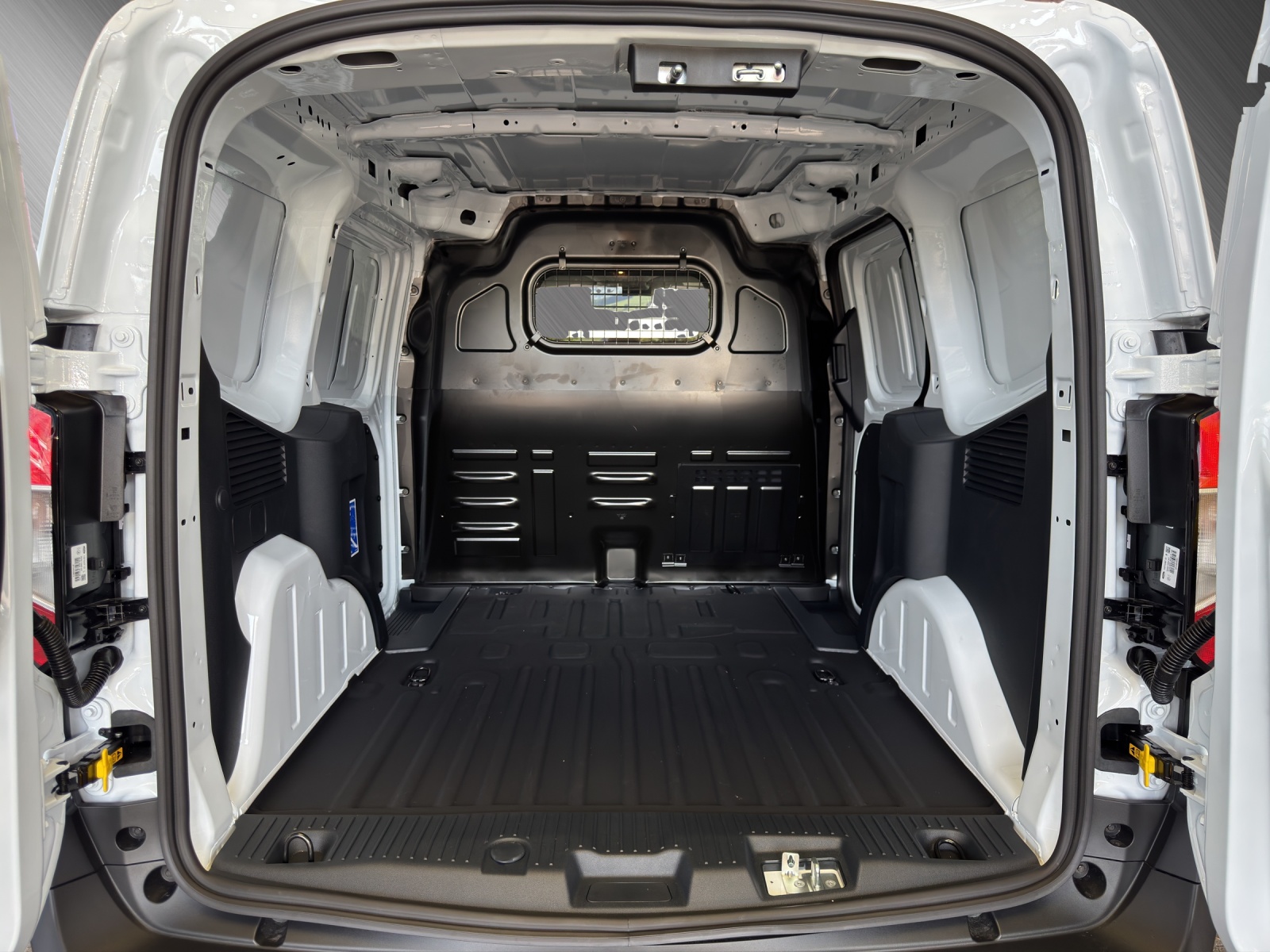 FORD Transit Courier Van 1.0 EcoBoost Trend-image-13