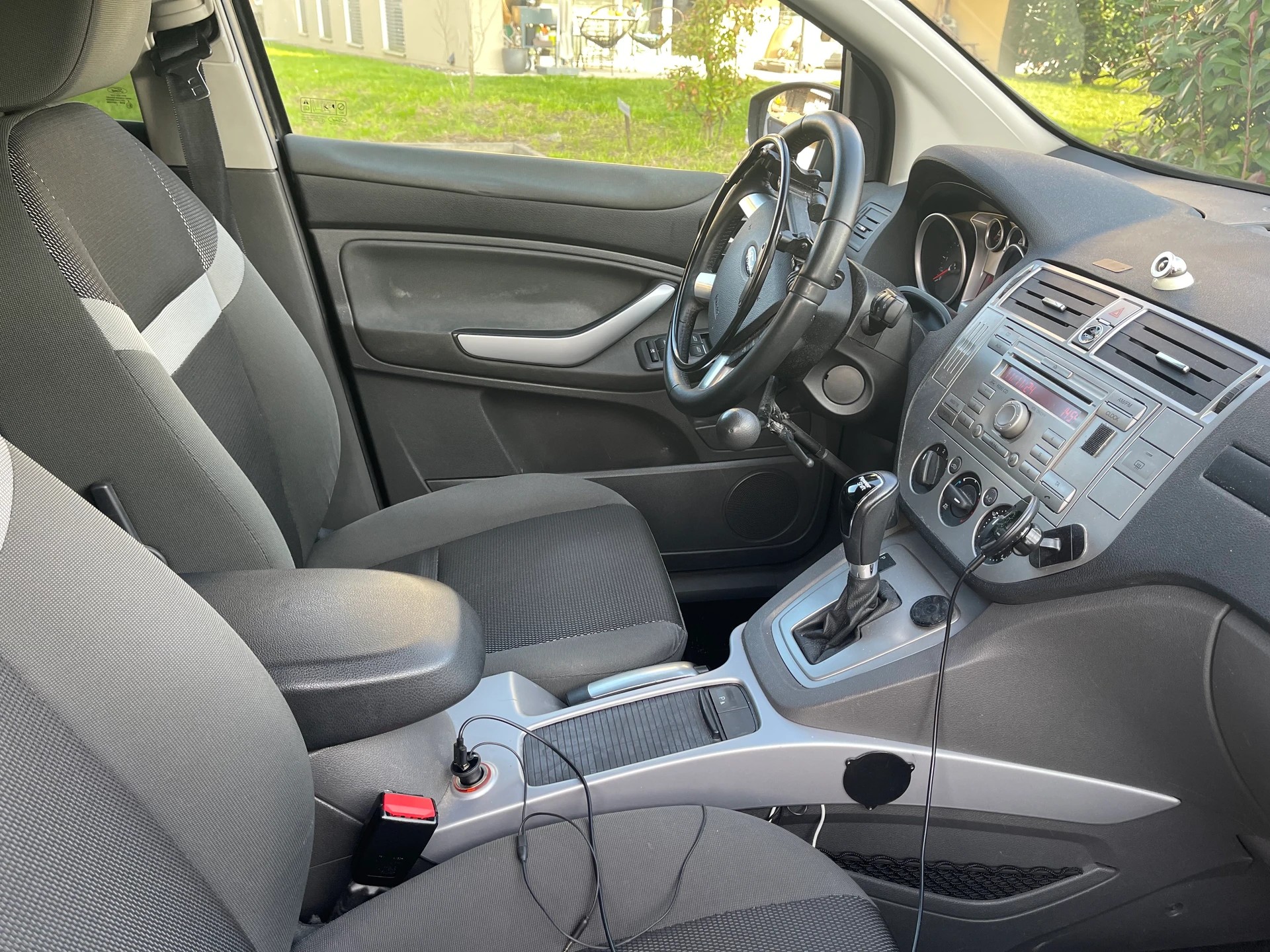 FORD Kuga 2.0 TDCi Individual 4WD PowerShift-image-3