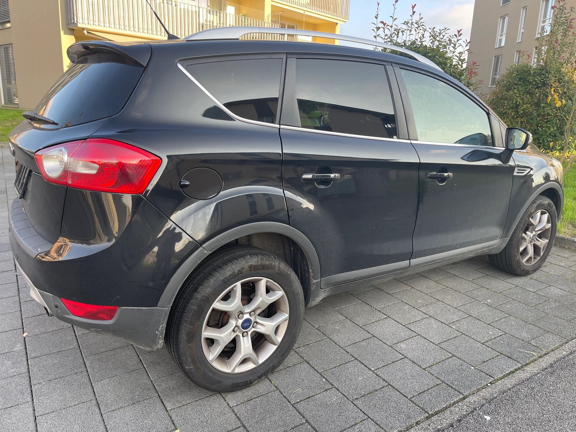 FORD Kuga 2.0 TDCi Individual 4WD PowerShift-image-4