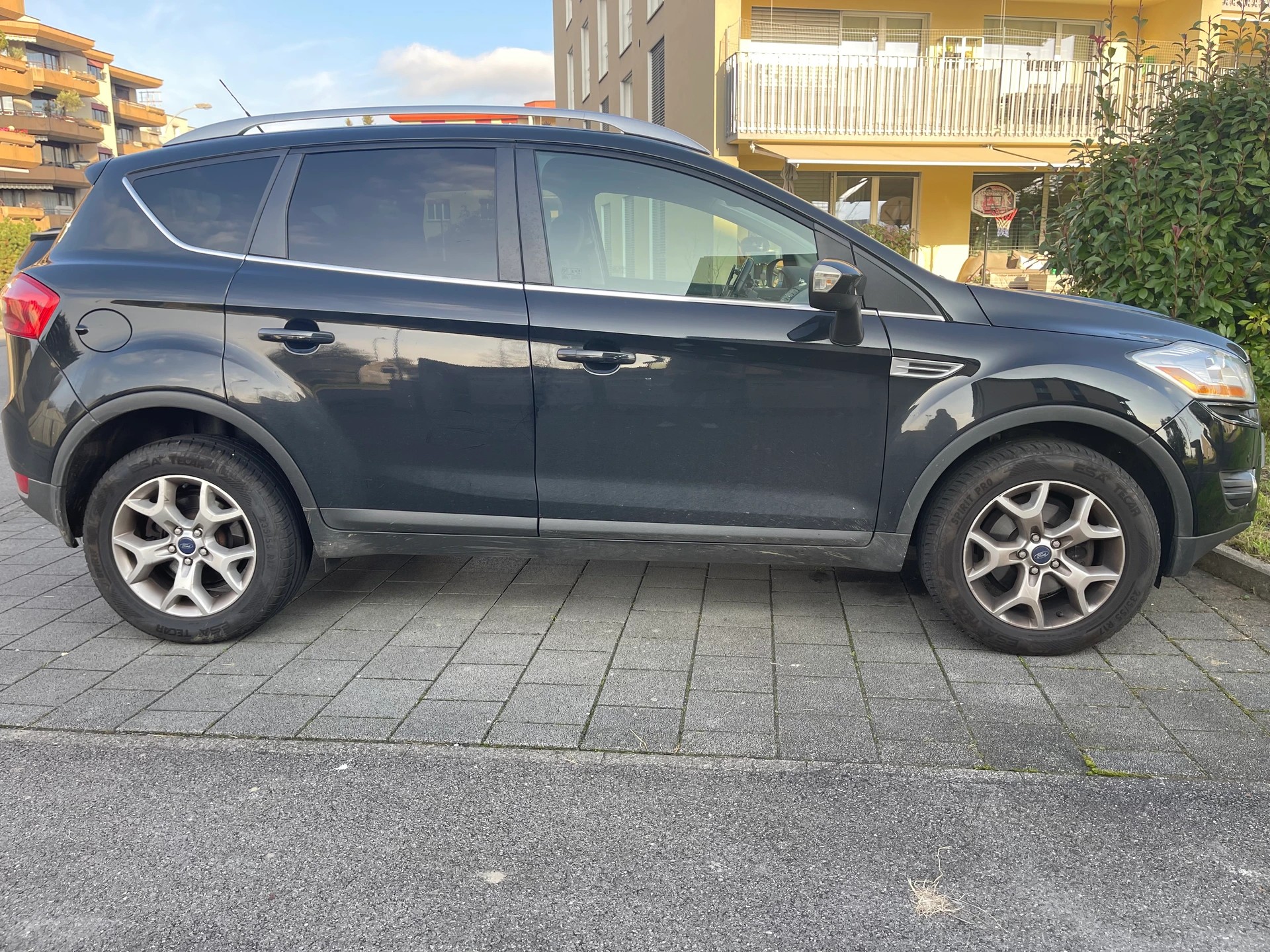 FORD Kuga 2.0 TDCi Individual 4WD PowerShift-image-2