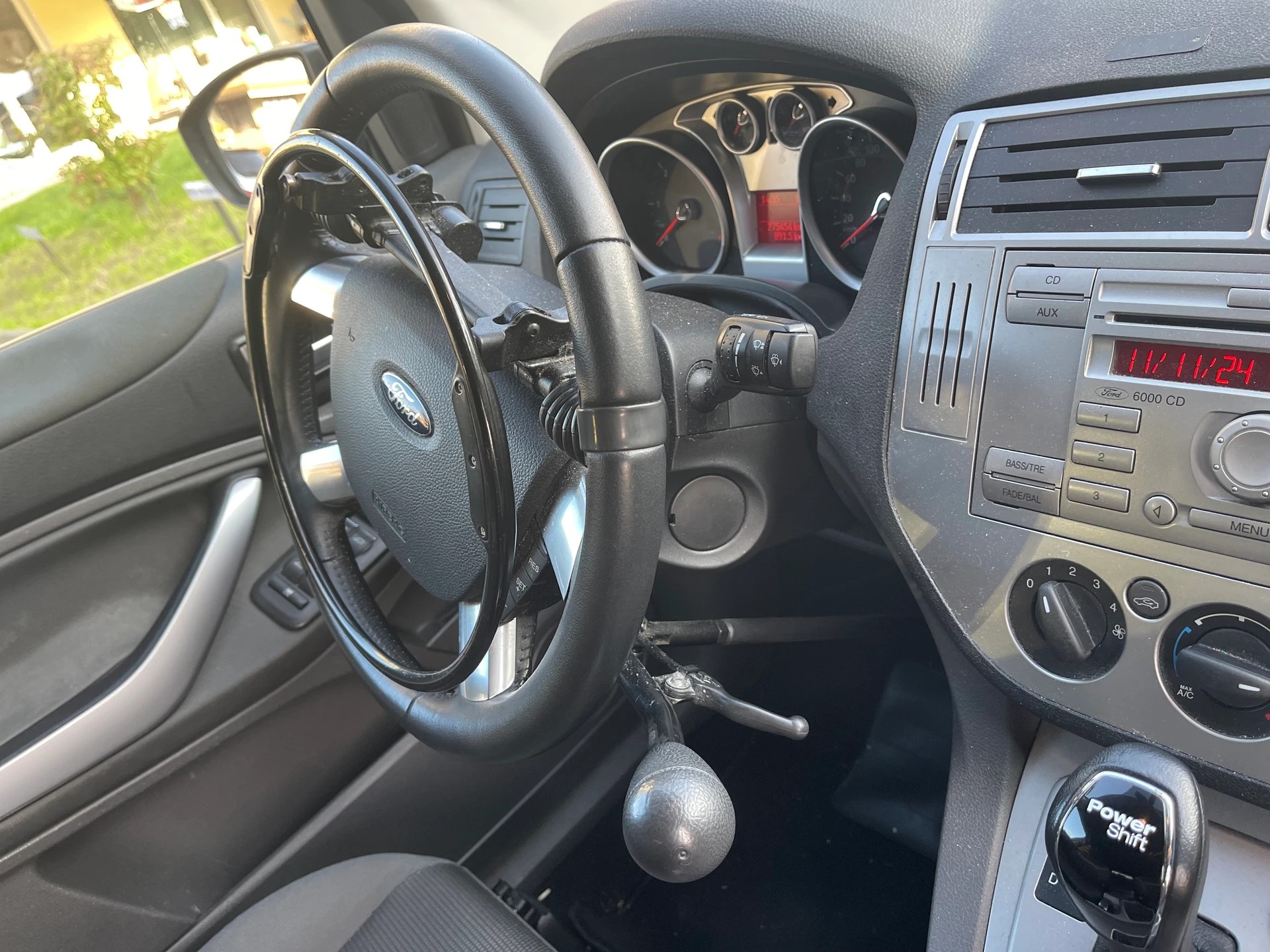 FORD Kuga 2.0 TDCi Individual 4WD PowerShift-image-9