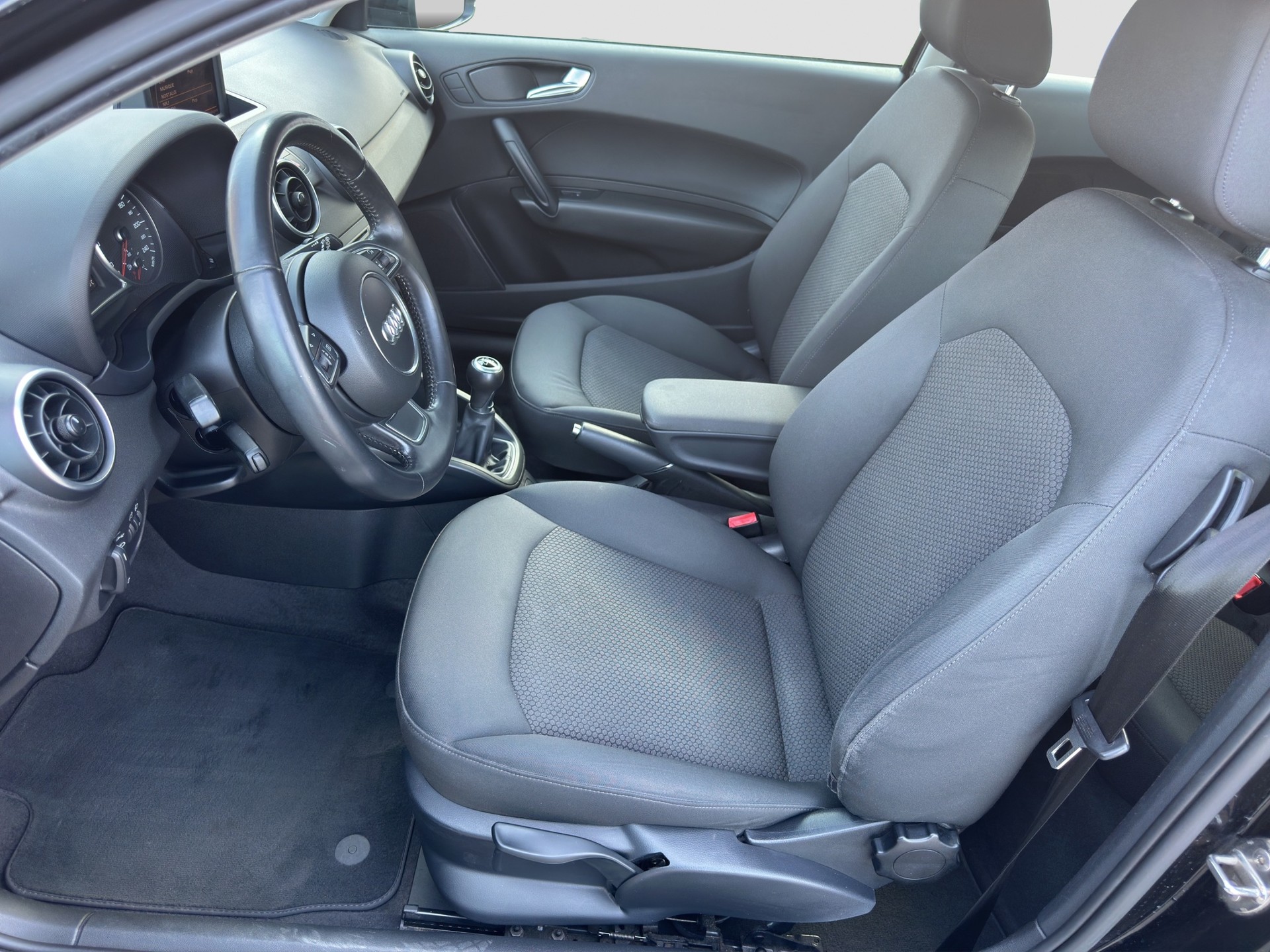 AUDI A1 1.2 TFSI Attraction-image-12