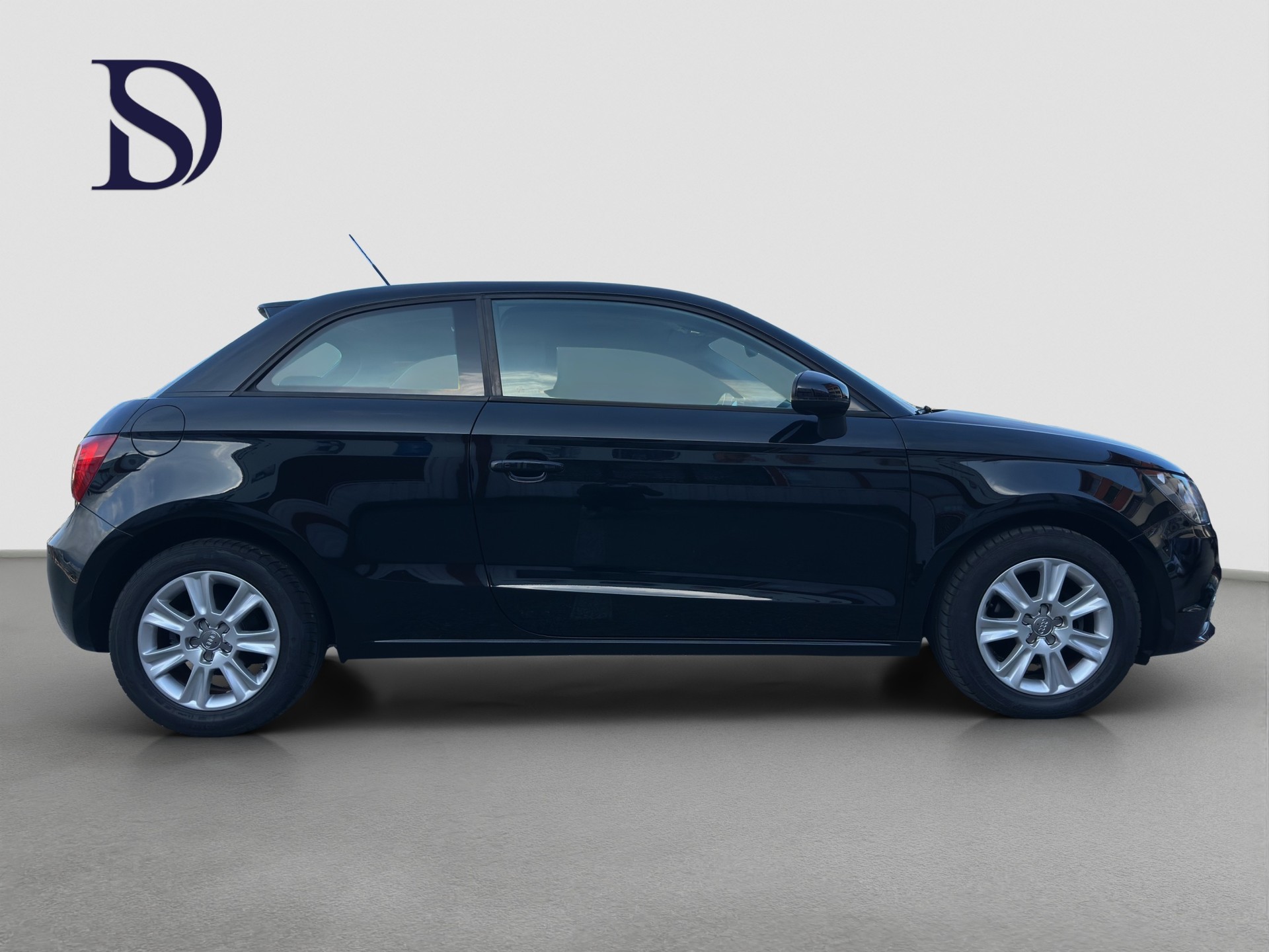 AUDI A1 1.2 TFSI Attraction-image-4