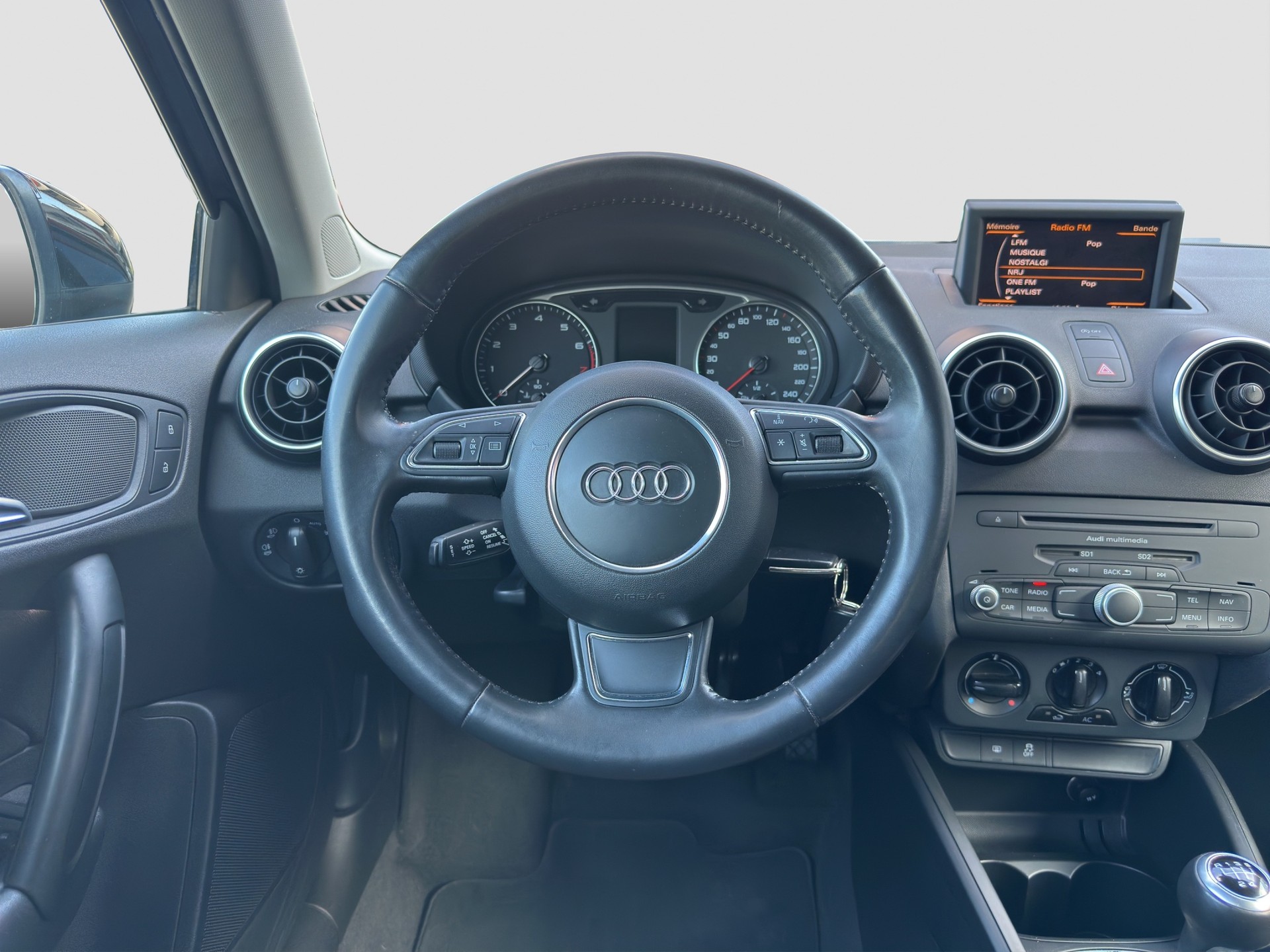AUDI A1 1.2 TFSI Attraction-image-13