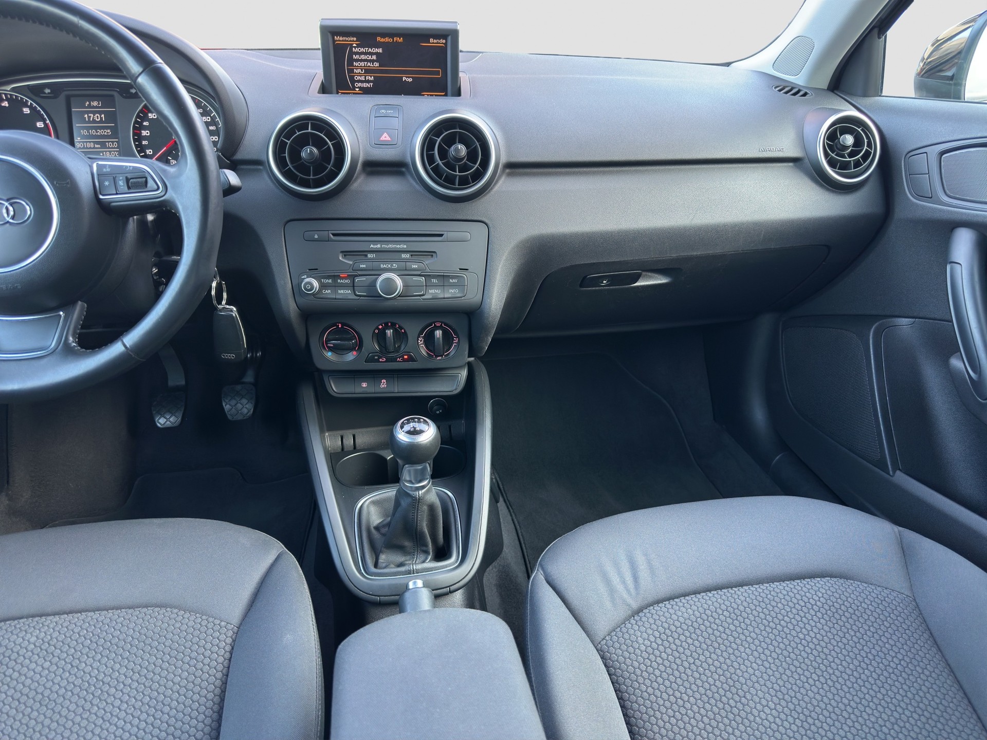 AUDI A1 1.2 TFSI Attraction-image-17
