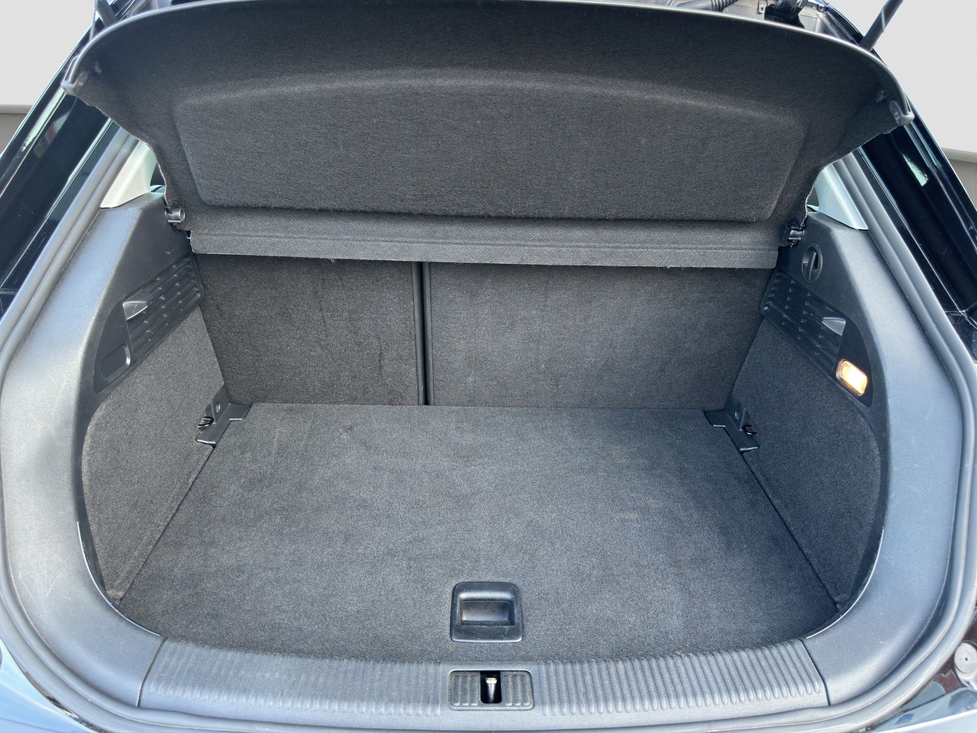 AUDI A1 1.2 TFSI Attraction-image-23
