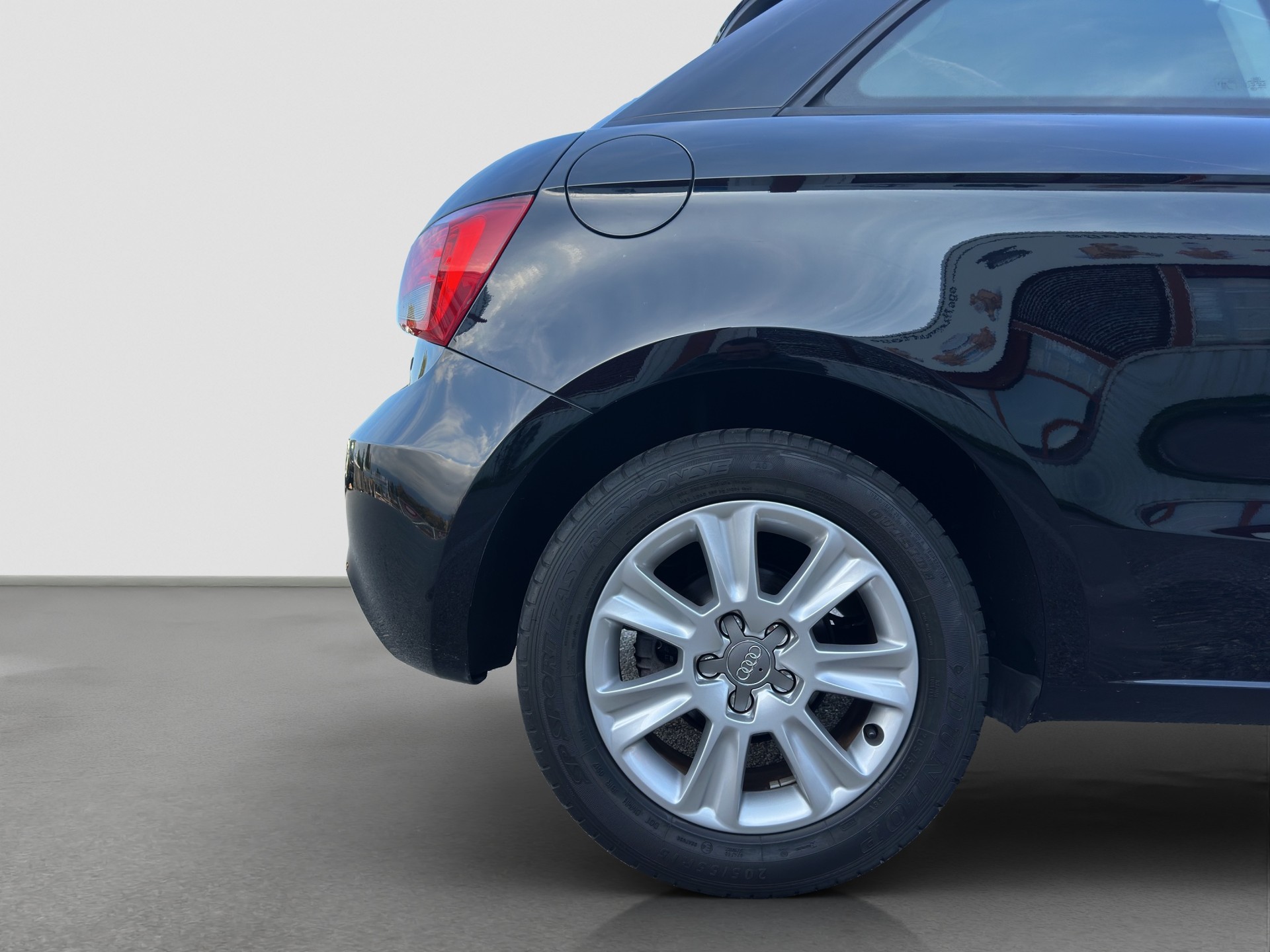 AUDI A1 1.2 TFSI Attraction-image-11