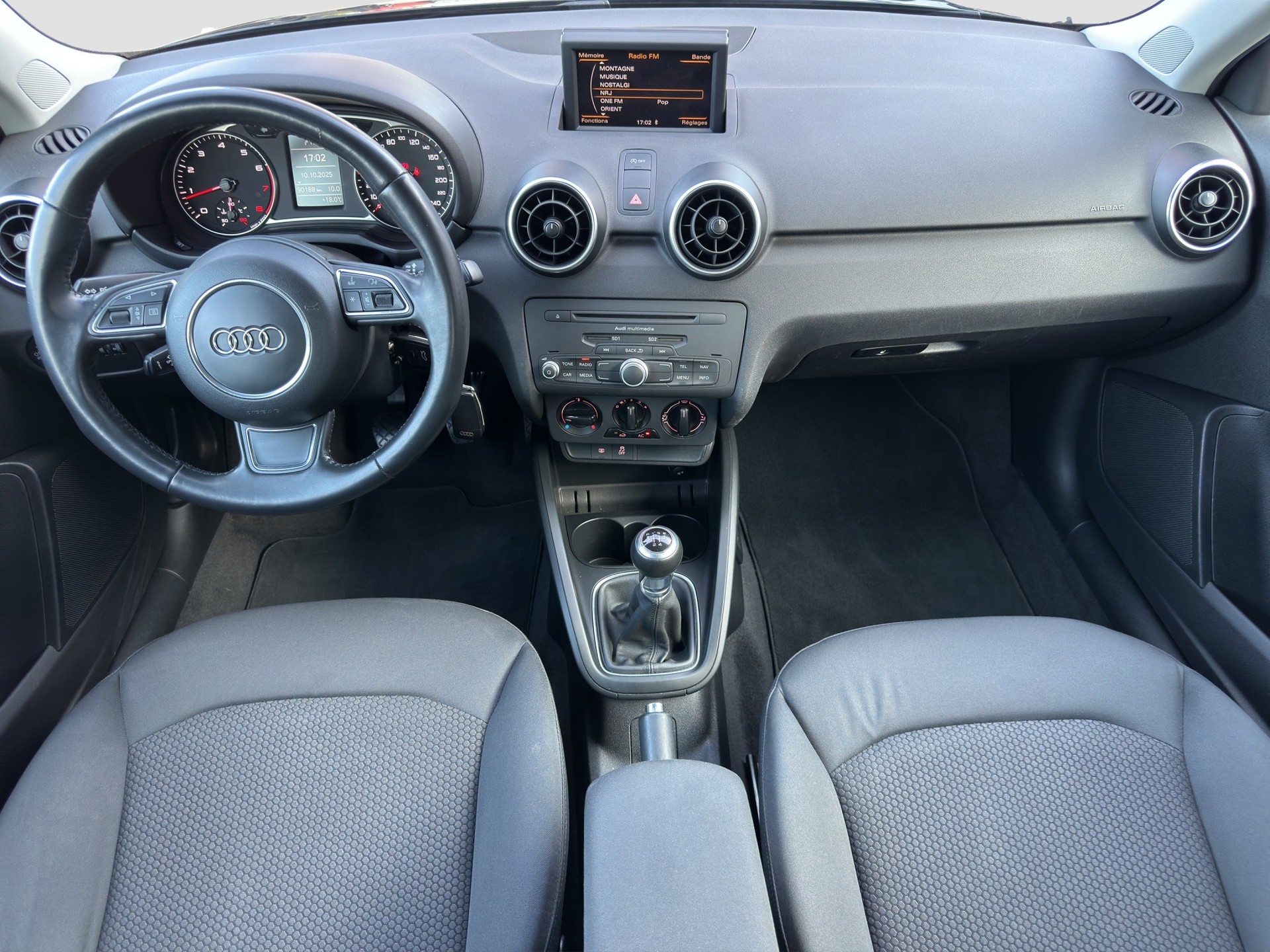 AUDI A1 1.2 TFSI Attraction-image-18