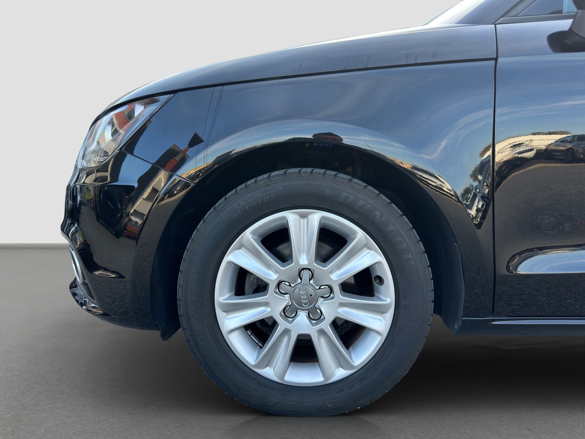 AUDI A1 1.2 TFSI Attraction-image-8