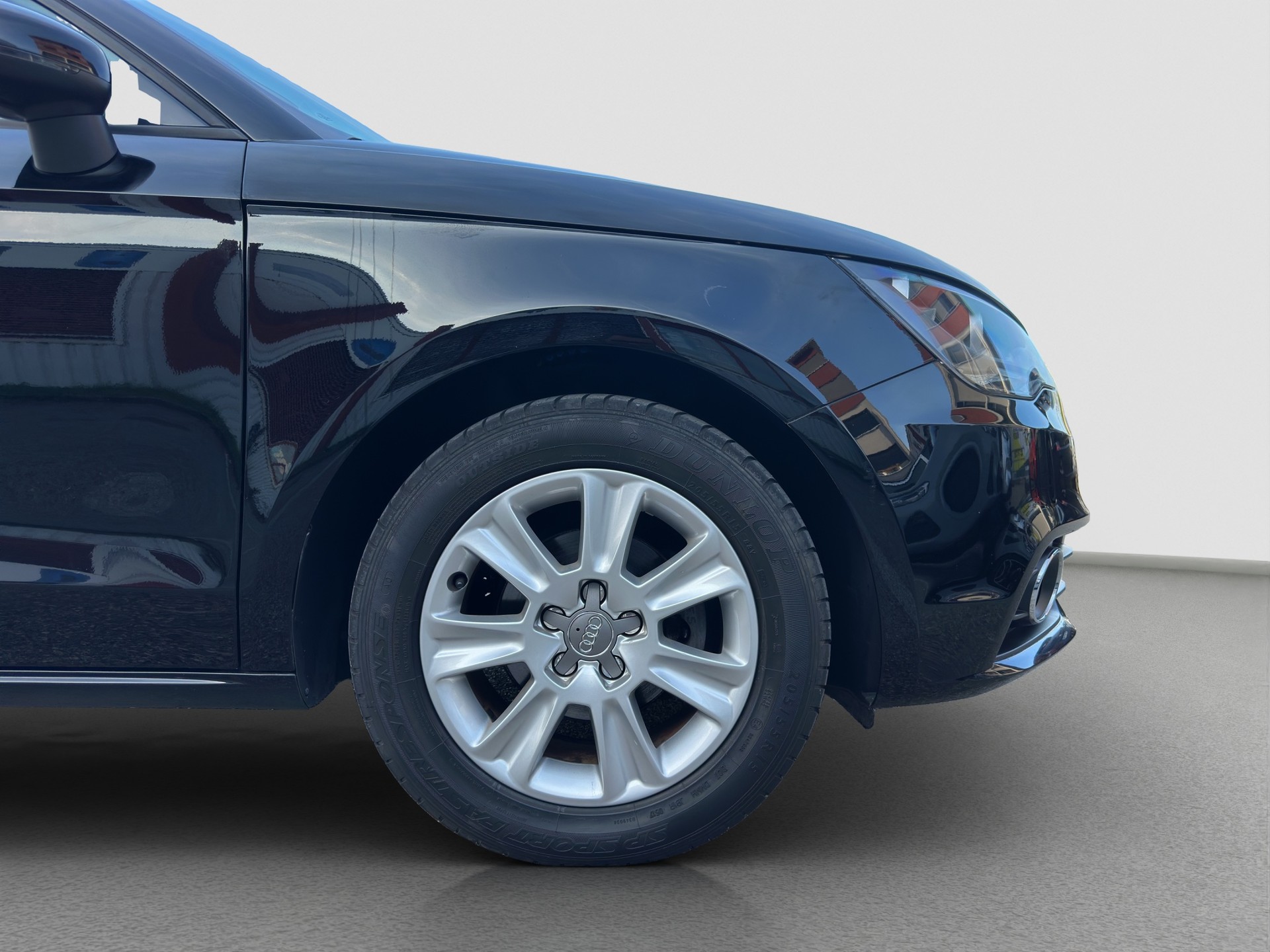 AUDI A1 1.2 TFSI Attraction-image-10