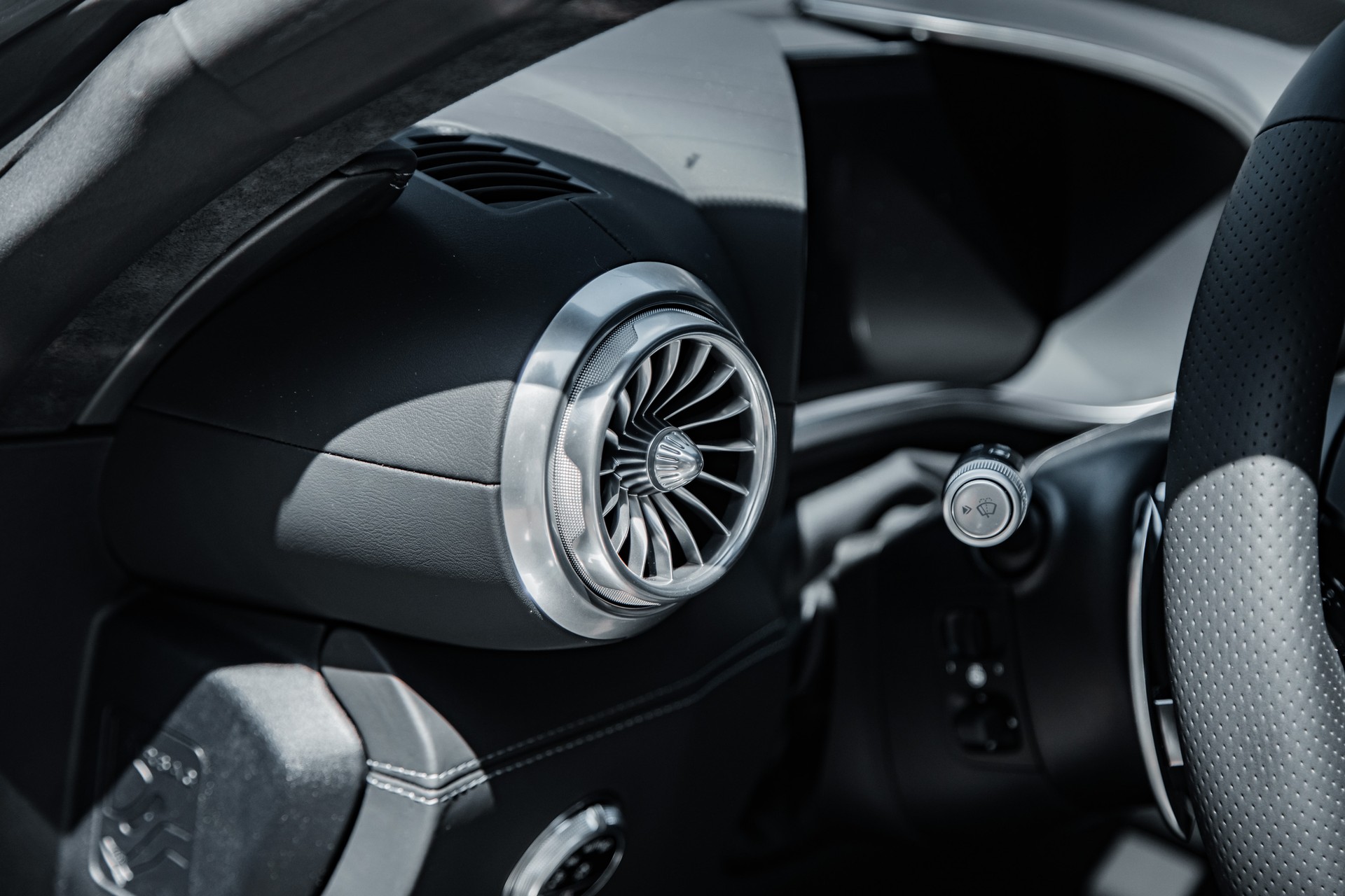 MERCEDES-BENZ AMG GT 63 4Matic+ Executive Edition-image-17