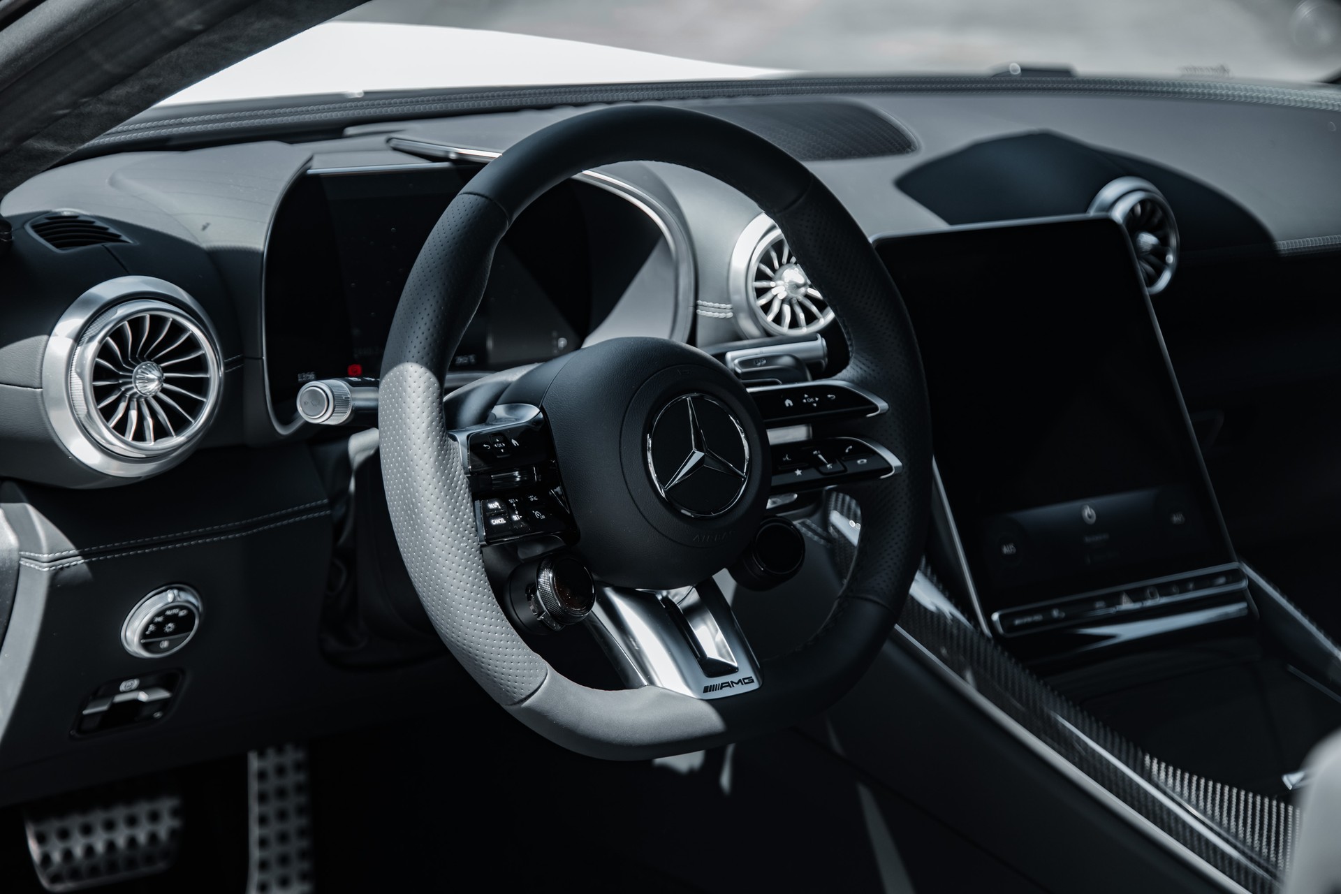 MERCEDES-BENZ AMG GT 63 4Matic+ Executive Edition-image-15