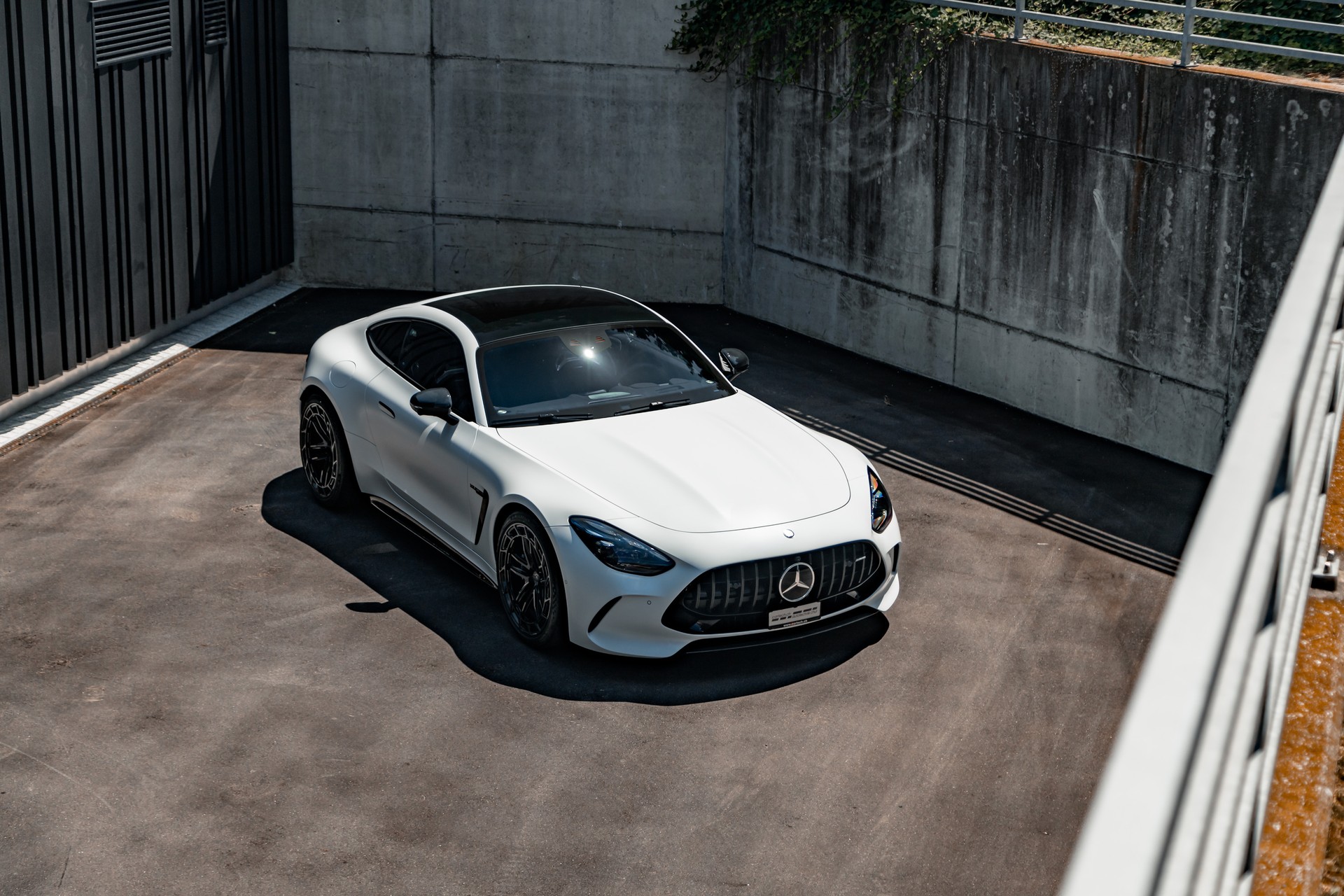 MERCEDES-BENZ AMG GT 63 4Matic+ Executive Edition-showroom-element-3