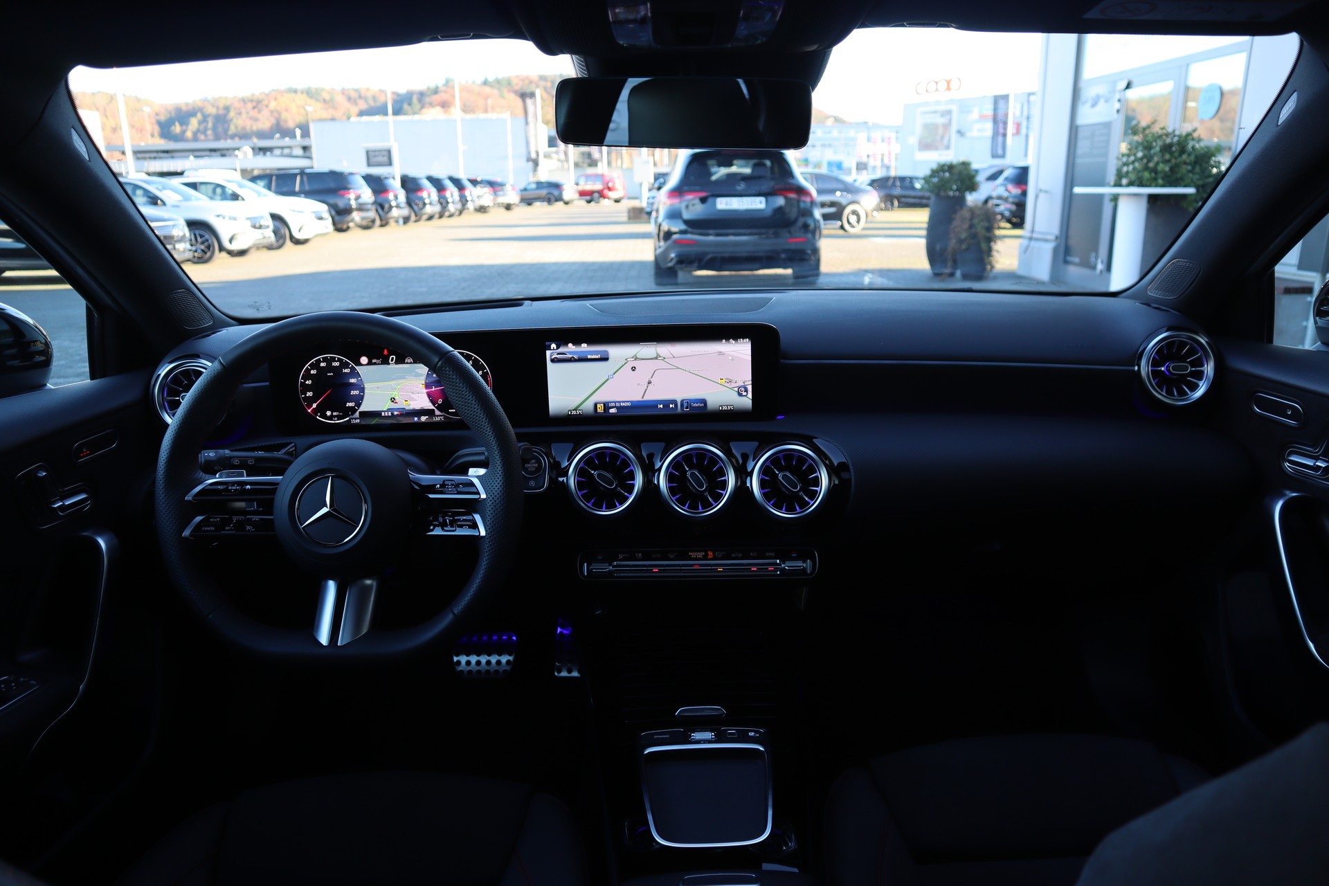 MERCEDES-BENZ A 180 AMG Line Night Star 7G-DCT-showroom-element-3