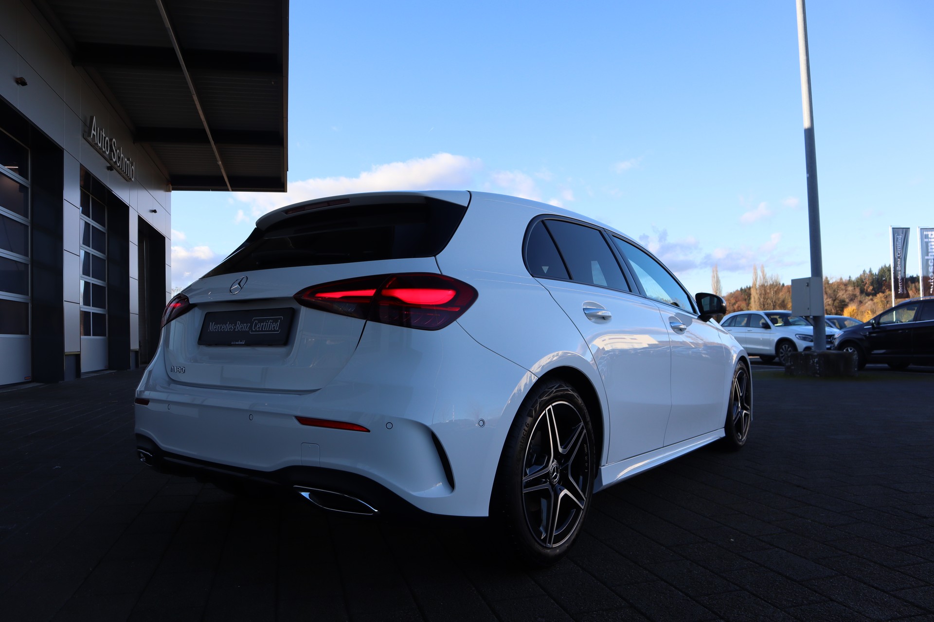 MERCEDES-BENZ A 180 AMG Line Night Star 7G-DCT-showroom-element-1