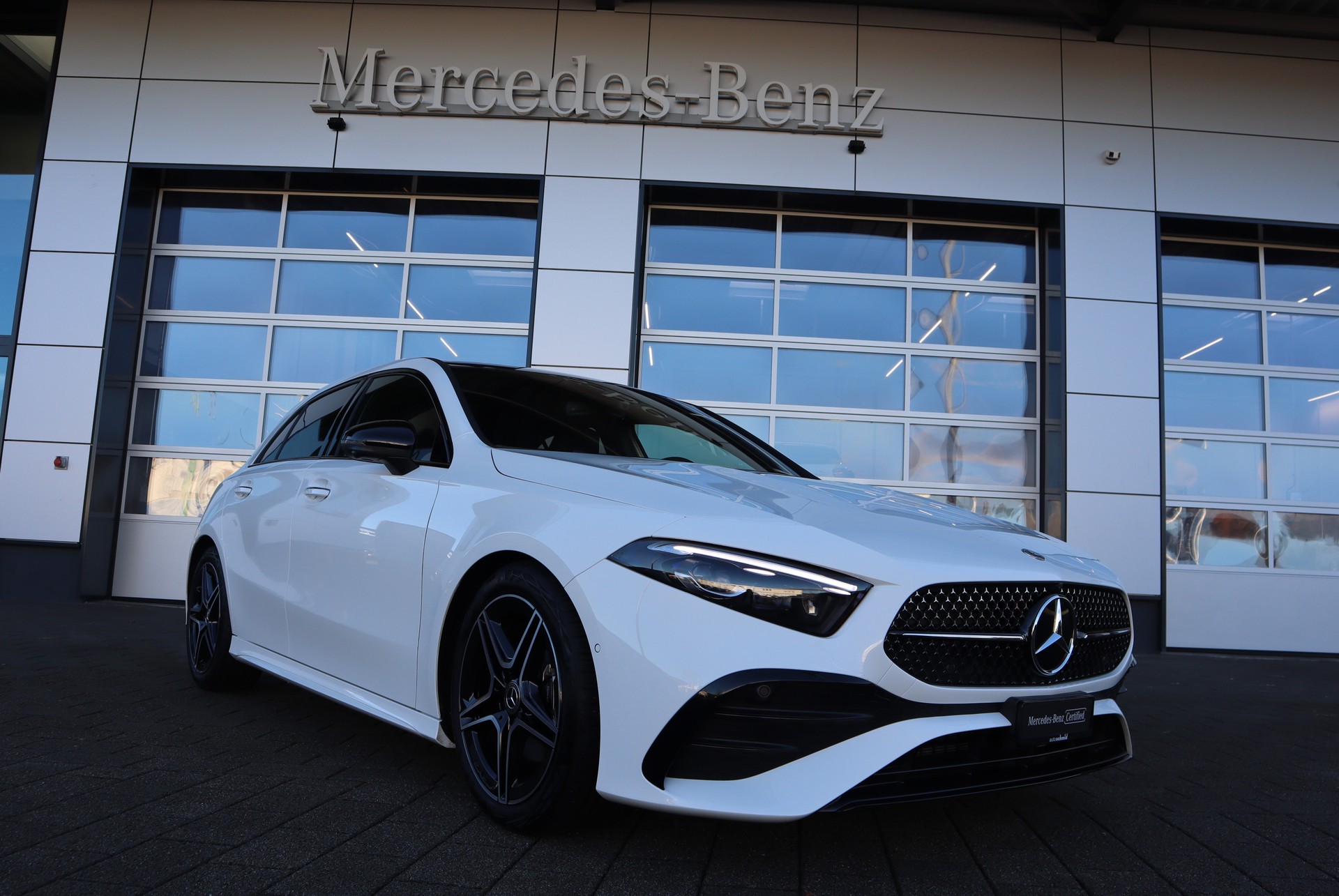 MERCEDES-BENZ A 180 AMG Line Night Star 7G-DCT