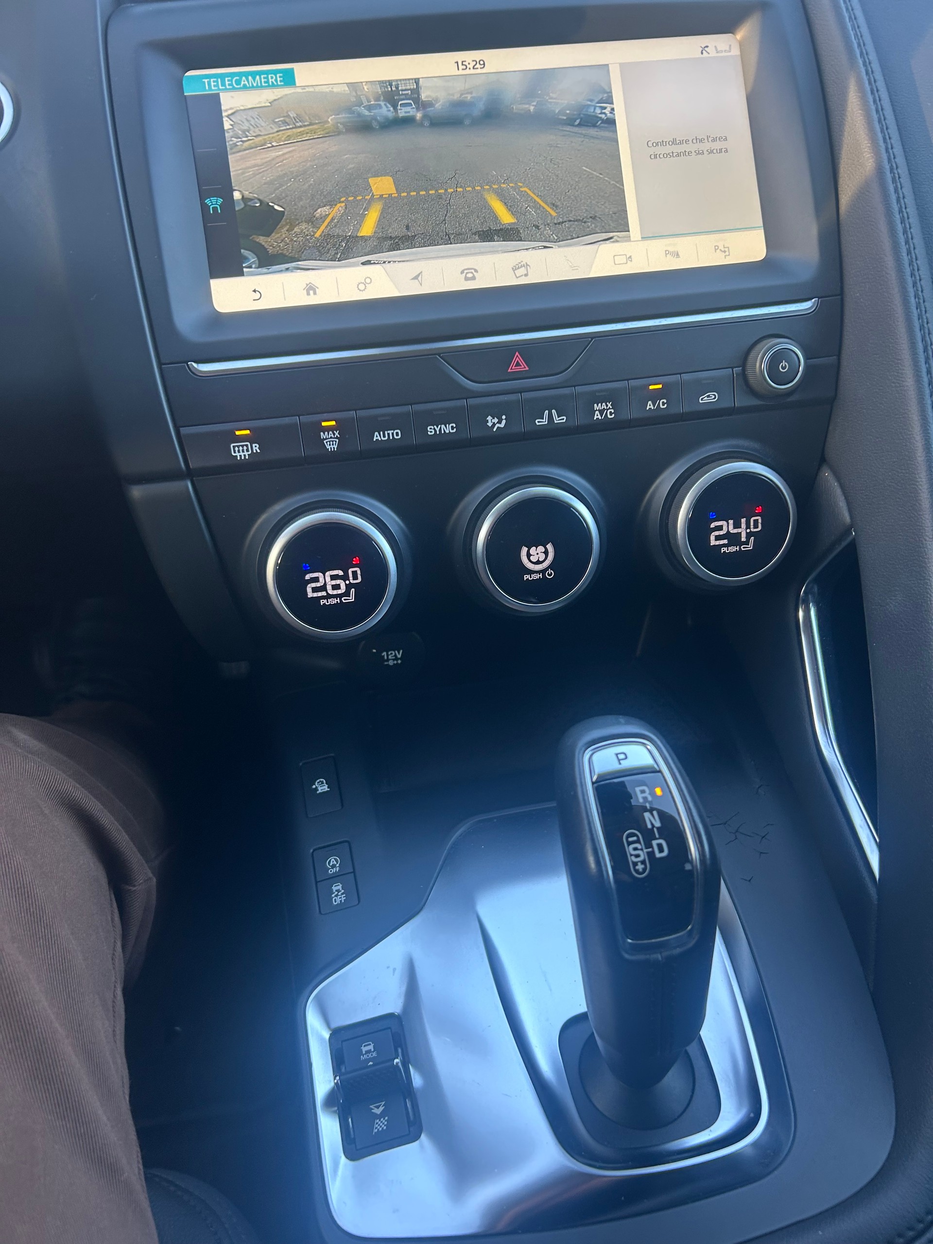 JAGUAR E-Pace P200 R-Dynamic Chequered Flag AWD Automatik-showroom-element-1
