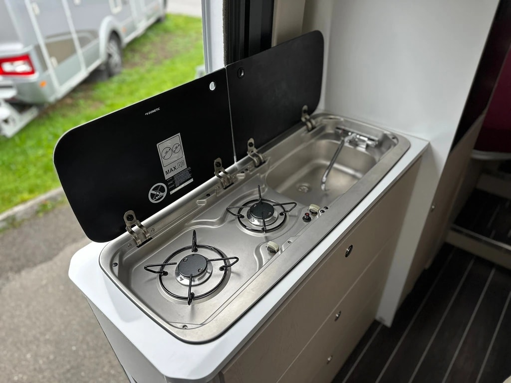 RIMOR Horus 195***Das "All-in-One"-Fahrzeug***Längsbett**Automat**4 Pers.**6.36m Länge**483Kg Nutzlast**-image-15