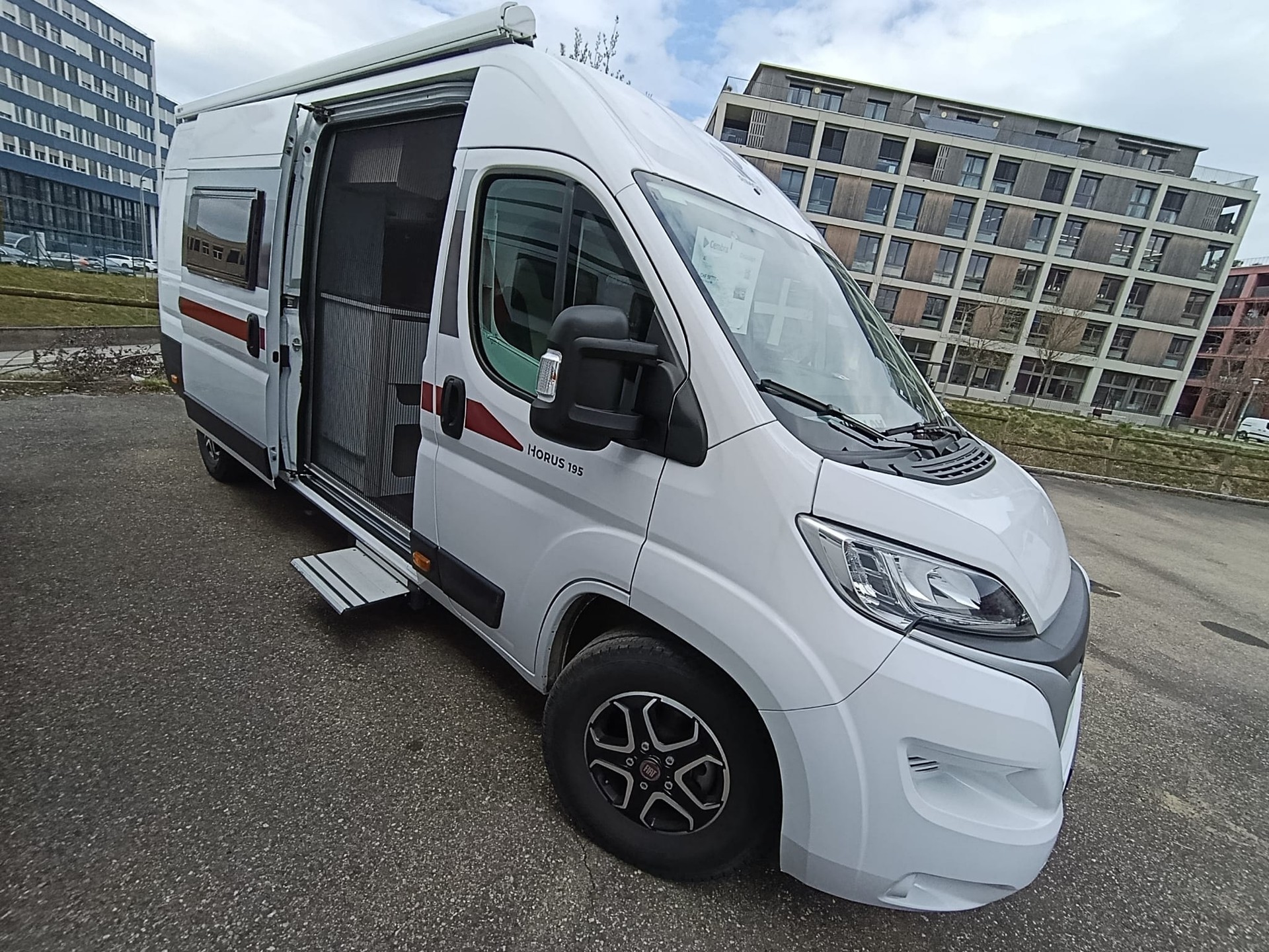 RIMOR Horus 195***Das "All-in-One"-Fahrzeug***Längsbett**Automat**4 Pers.**6.36m Länge**483Kg Nutzlast**